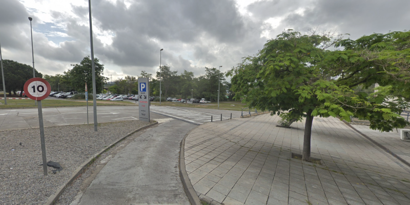 Els lladres van sortir del pàrquing del Centre Comercial FOTO: Google maps