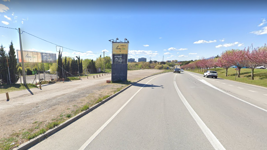 6 ferits en la cua d'un local d'oci nocturn a la carretera de Rubí. FOTO: Google Maps