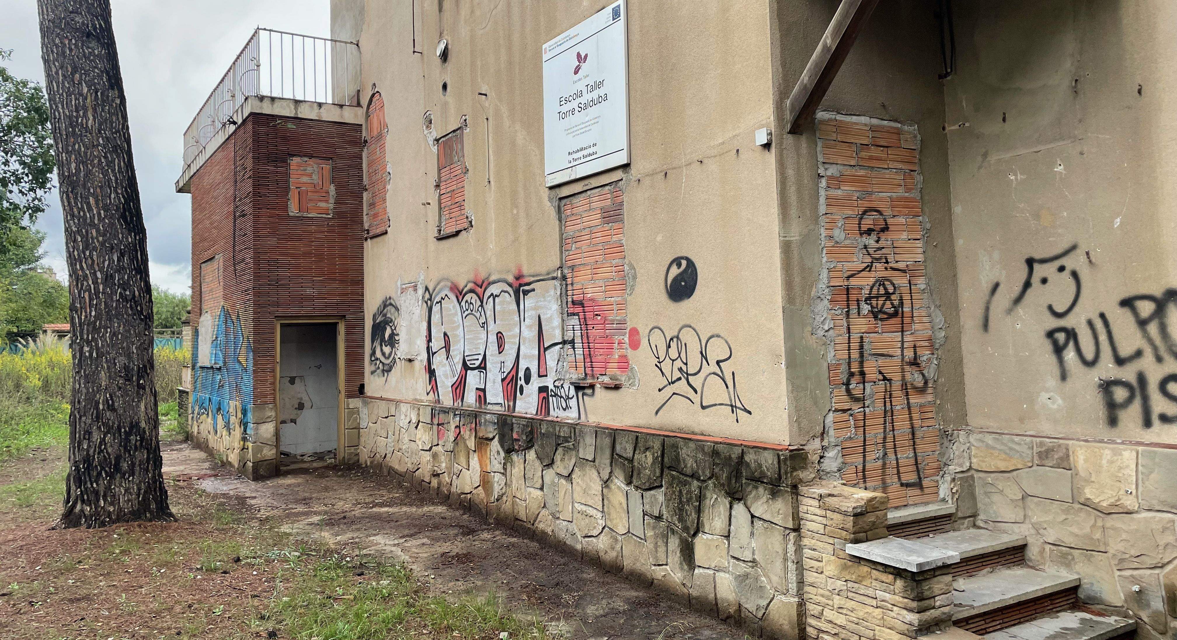 Imatge de l'exterior de la torre Salduba, una de les cases senyorials del conjunt residencial dels Massana. FOTO: Redacció 