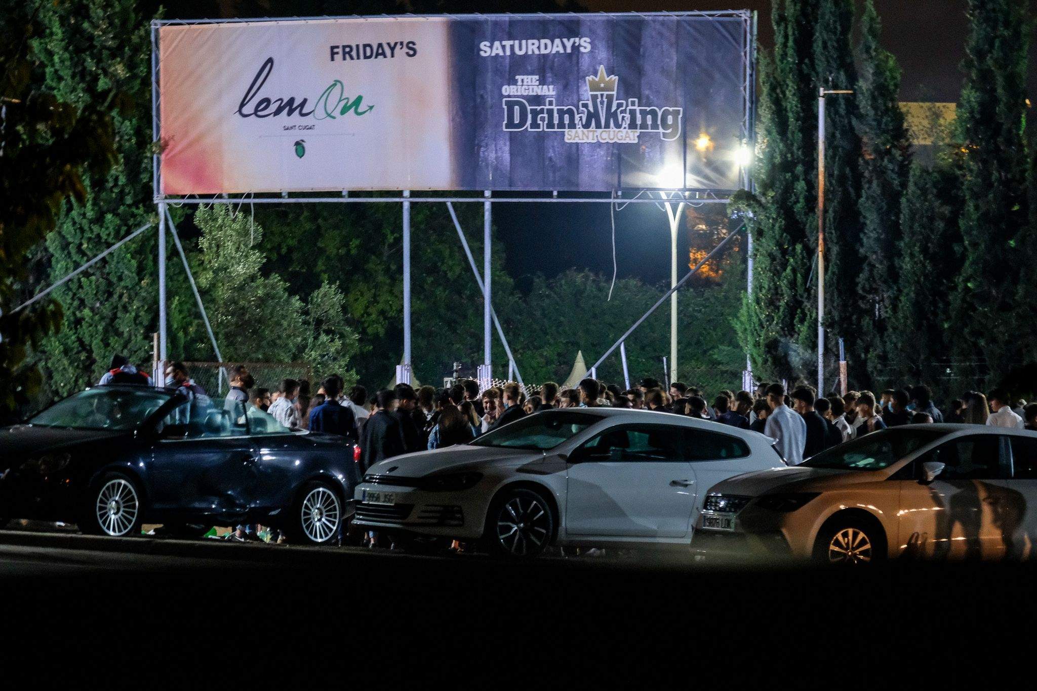 Les Carpes Drinkking Lemon, un dels locals d'oci nocturn a la carretera de Rubí a Sant Cugat. FOTO: Ale Gómez Les Carpes Drinkking Lemon, un dels locals d'oci nocturn a la carretera de Rubí a Sant Cugat. FOTO: Ale Gómez