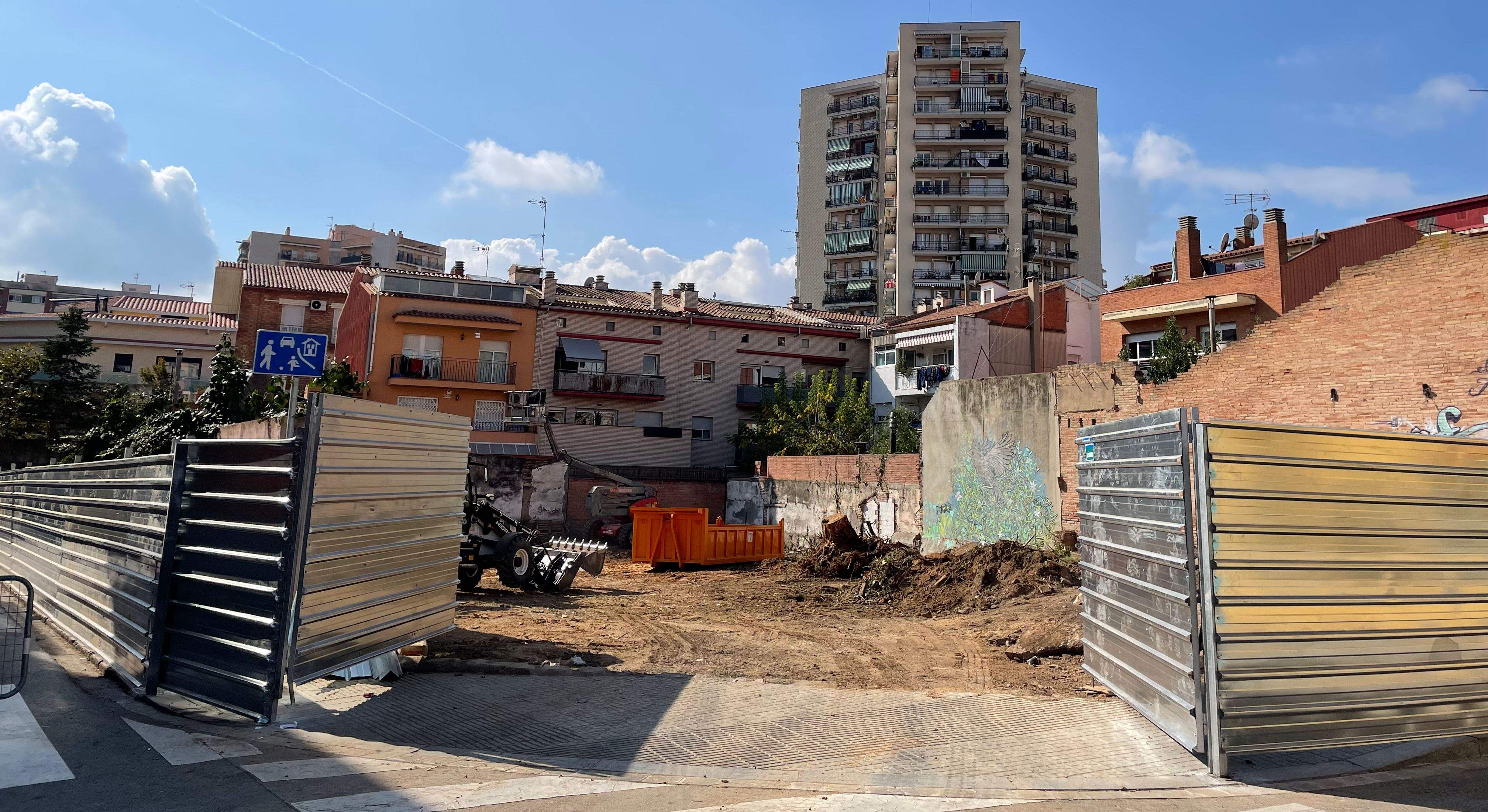 El solar on se situava l'hort comunitari El Mirlo, aquest dilluns al migdia. FOTO: NHS El solar on se situava l'hort comunitari El Mirlo, aquest dilluns al migdia. FOTO: NHS