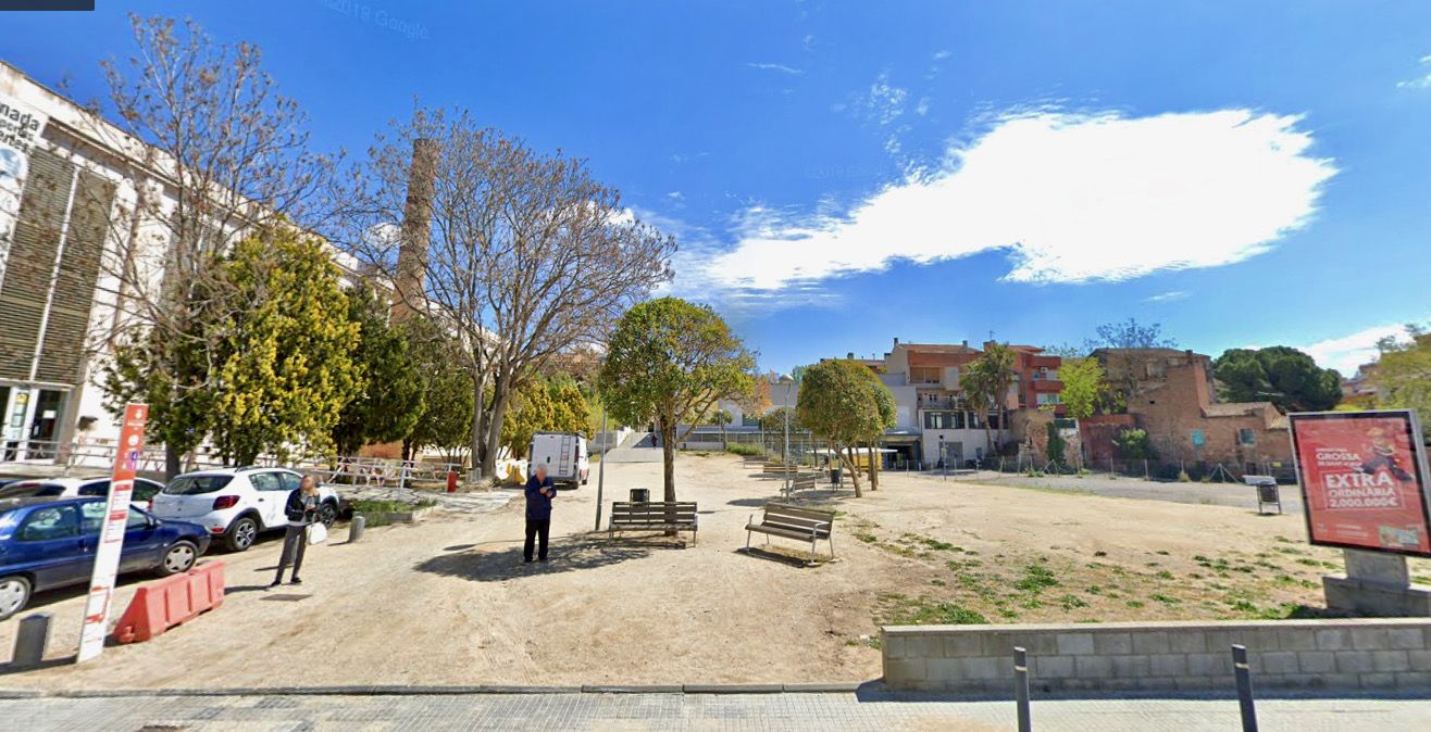 Habilitar l’entorn del centre Escardívol com a espai d’oci i activitats és una de les propostes dels pressupostos participatius de 2022. FOTO: Google Maps