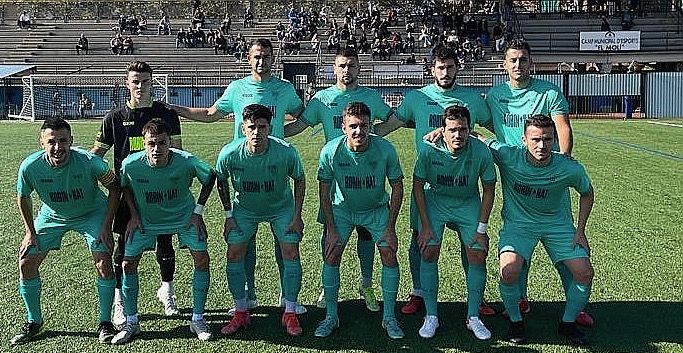 L'equip de la UE Rubí al camp del Can Vidalet. FOTO: Cedida