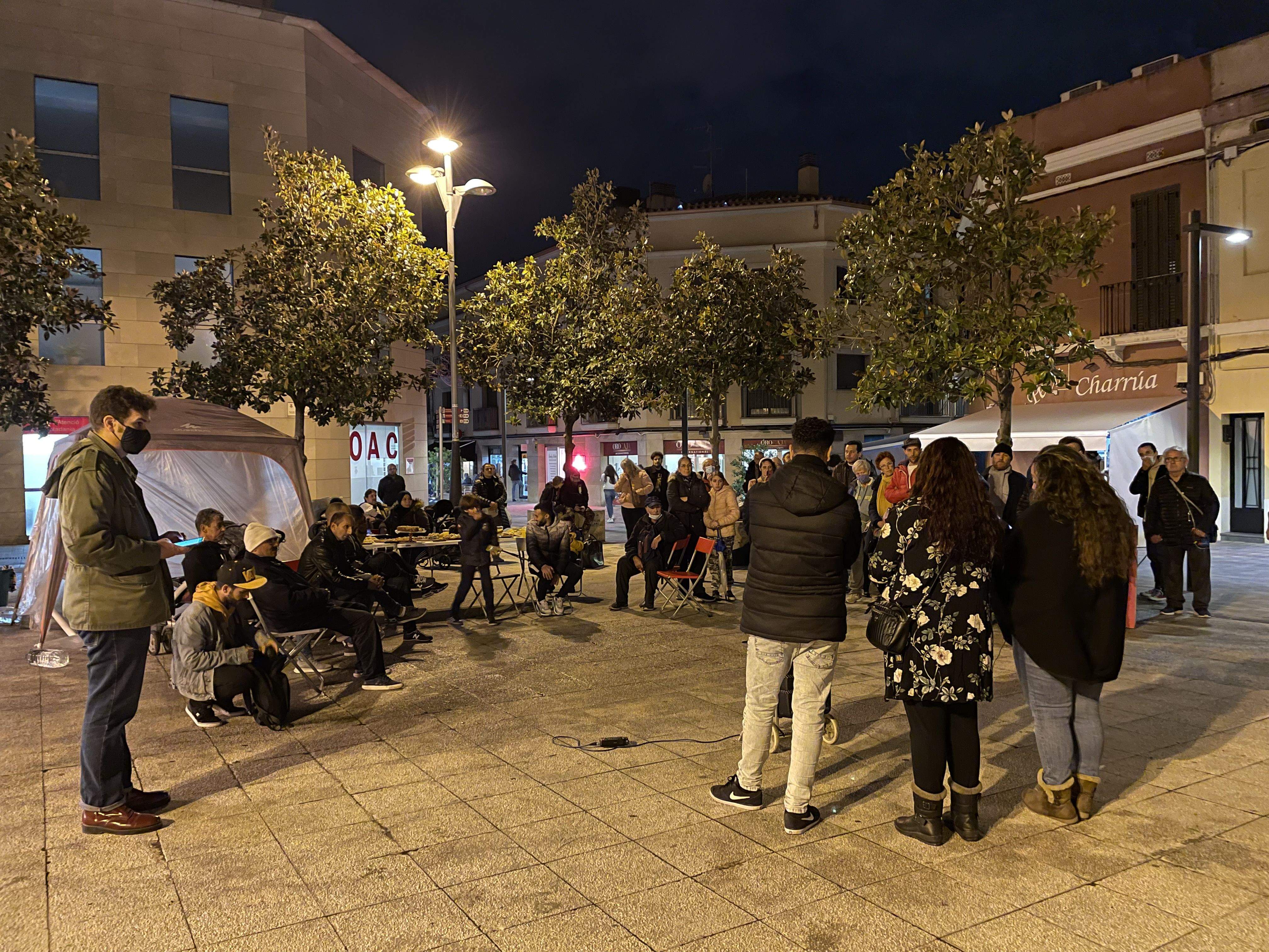Imatge durant la lectura del manifest a la plaça Pere Aguilera. FOTO: Arnau Martínez