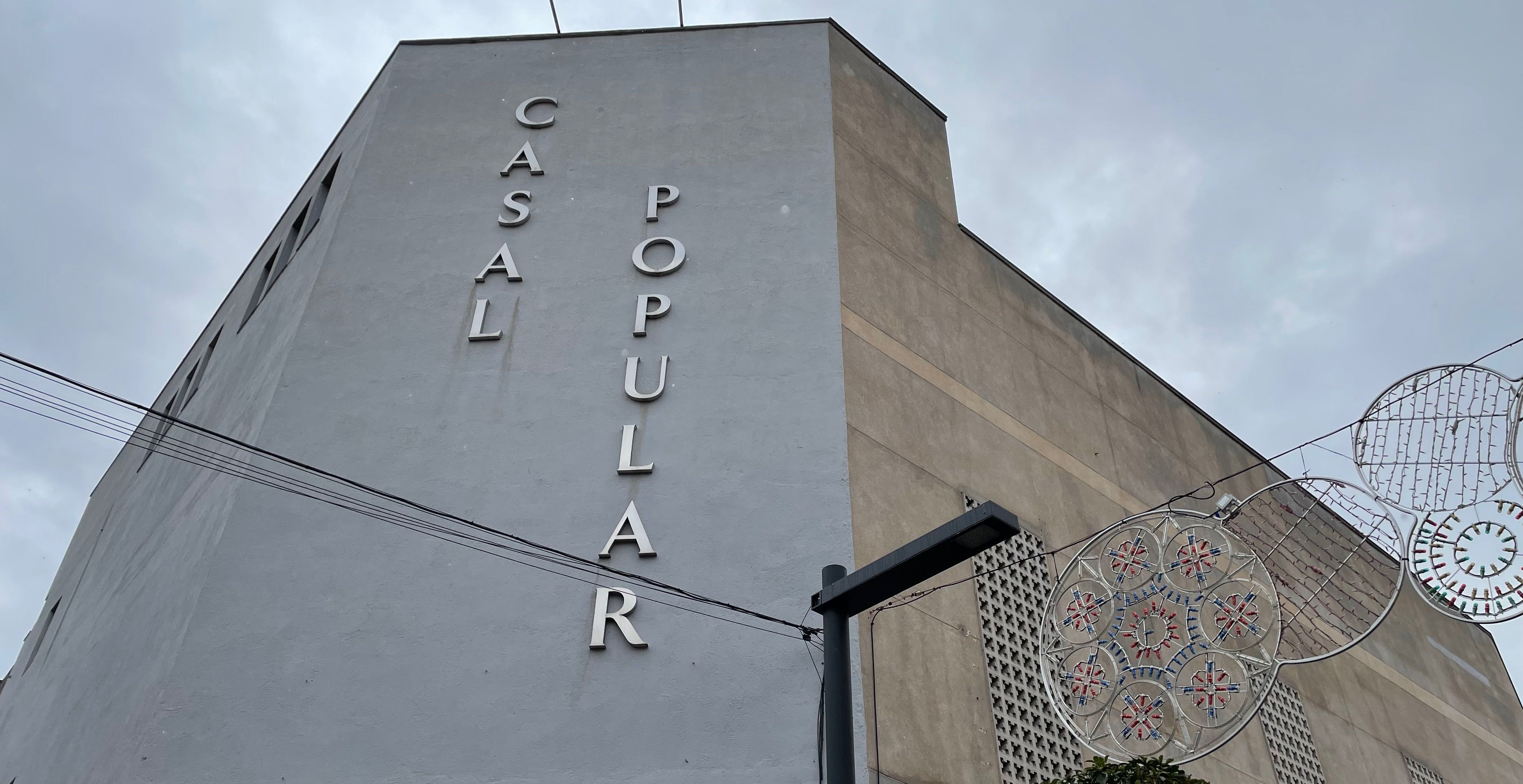 Façana del Casal Popular de Rubí. FOTO: NHS