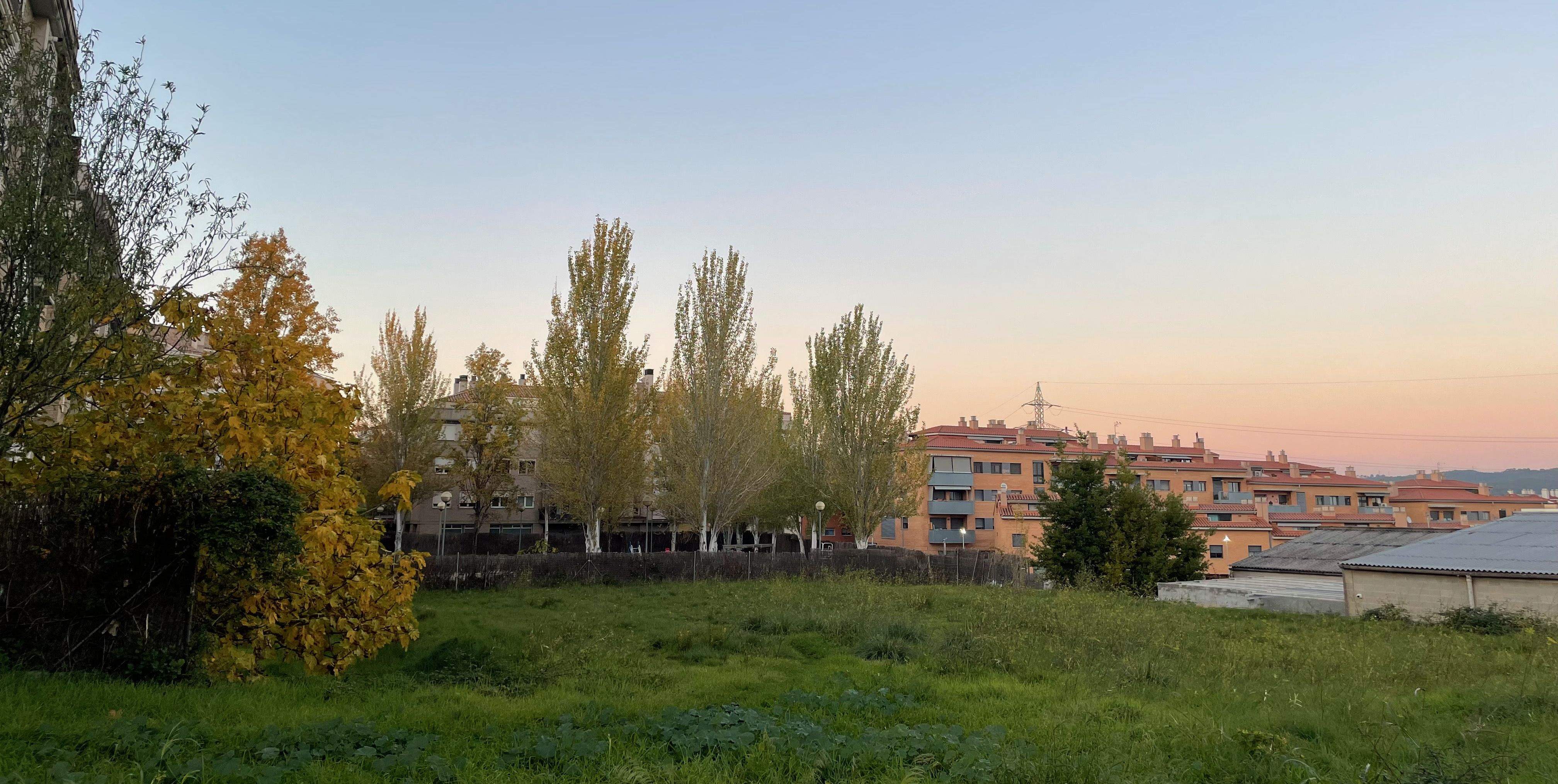 Solar de l'avinguda Castellbisbal on es construirà una planta baixa per a equipaments per al barri. FOTO: NHS Solar de l'avinguda Castellbisbal on es construirà una planta baixa per a equipaments per al barri. FOTO: NHS
