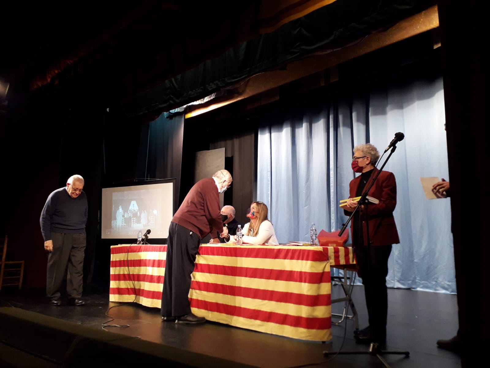 El Casal Popular de Rubí ha presentat el llibre del seu centenari. FOTO: NHS El Casal Popular de Rubí ha presentat el llibre del seu centenari. FOTO: NHS