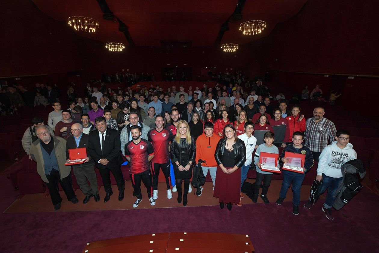 Tots els guardonats i guardonades a la darrera edició dels Rubeo d’Or, el 2019. FOTO: Ajuntament de Rubí–Localpres