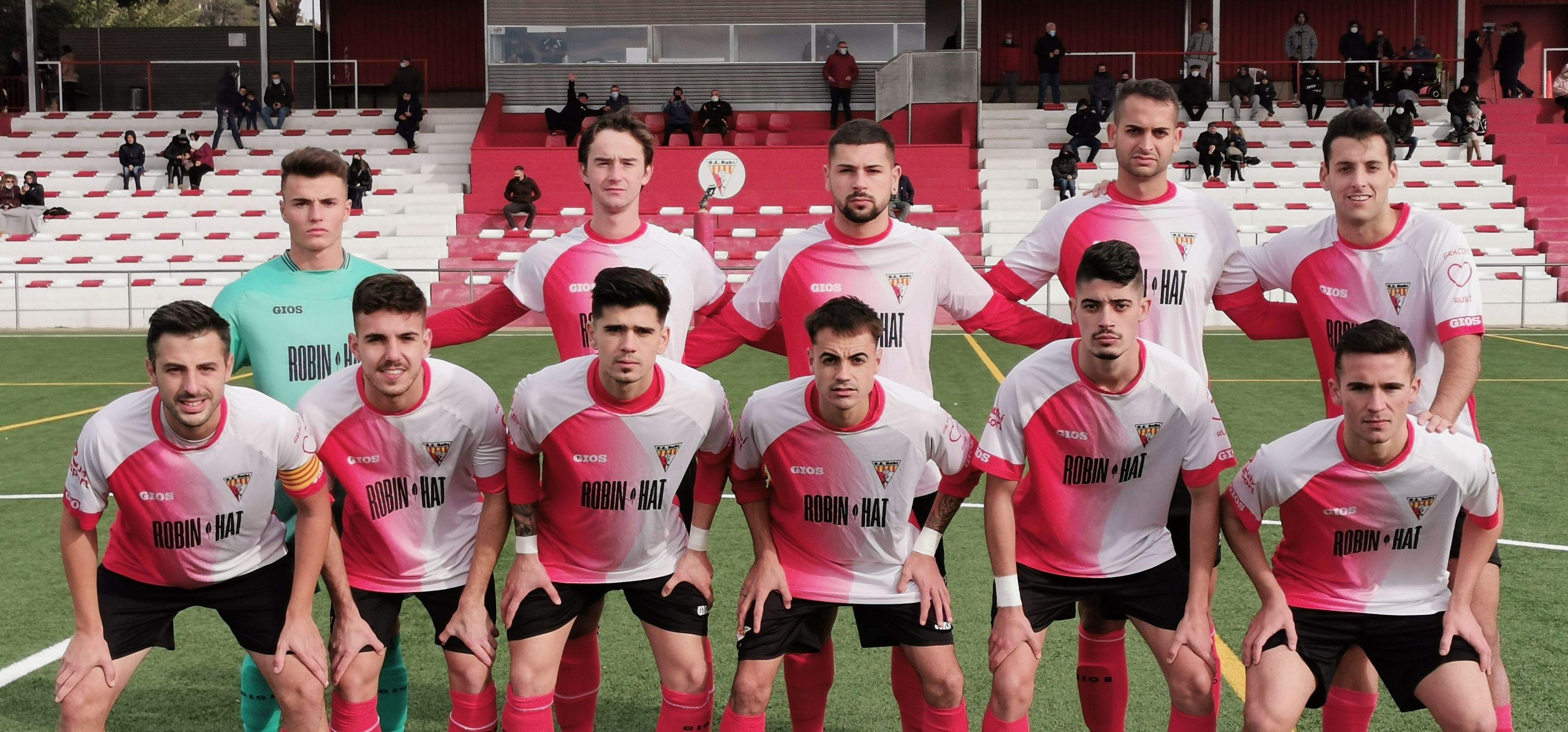 L'onze inicial de la UE Rubí abans del seu partit contra el Santfeliuenc. FOTO: Cedida