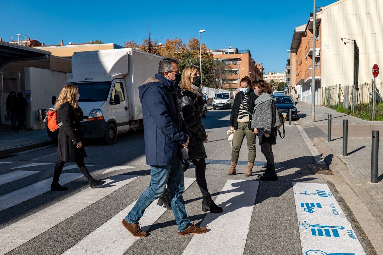Imatge del pas de vianants situat davant l'Escola Ca n'Alzamora. FOTO: Ajuntament de Rubí/Localpres