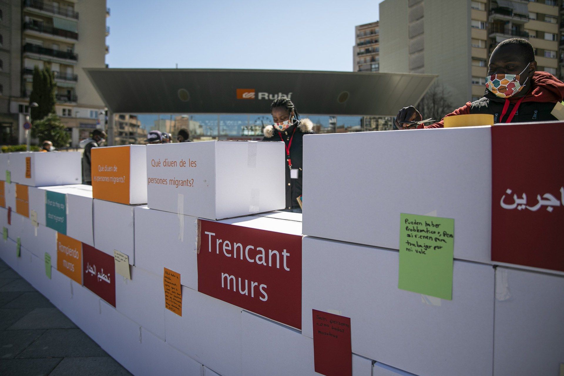 La proposta 'Trencant Murs' va combatre el racisme a la COLOR week. FOTO: Ajuntament de Rubí/Lali Puig