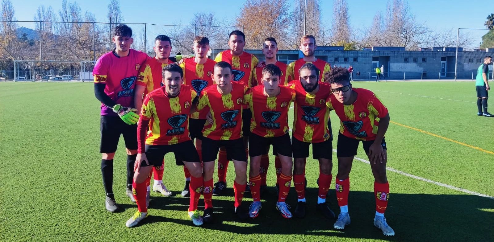 L'onze inicial del Veinti abans del partit a Mira-sol. FOTO: Cedida