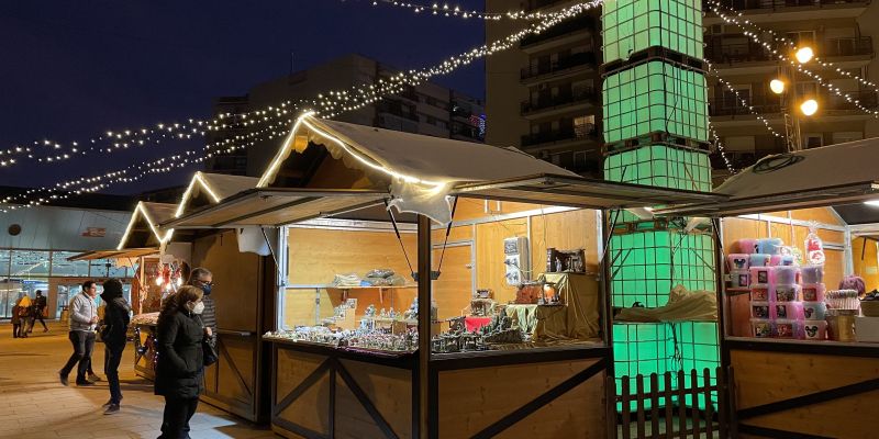 Fira de Nadal, a la plaça de la Nova Estació. FOTO: Arnau M. 