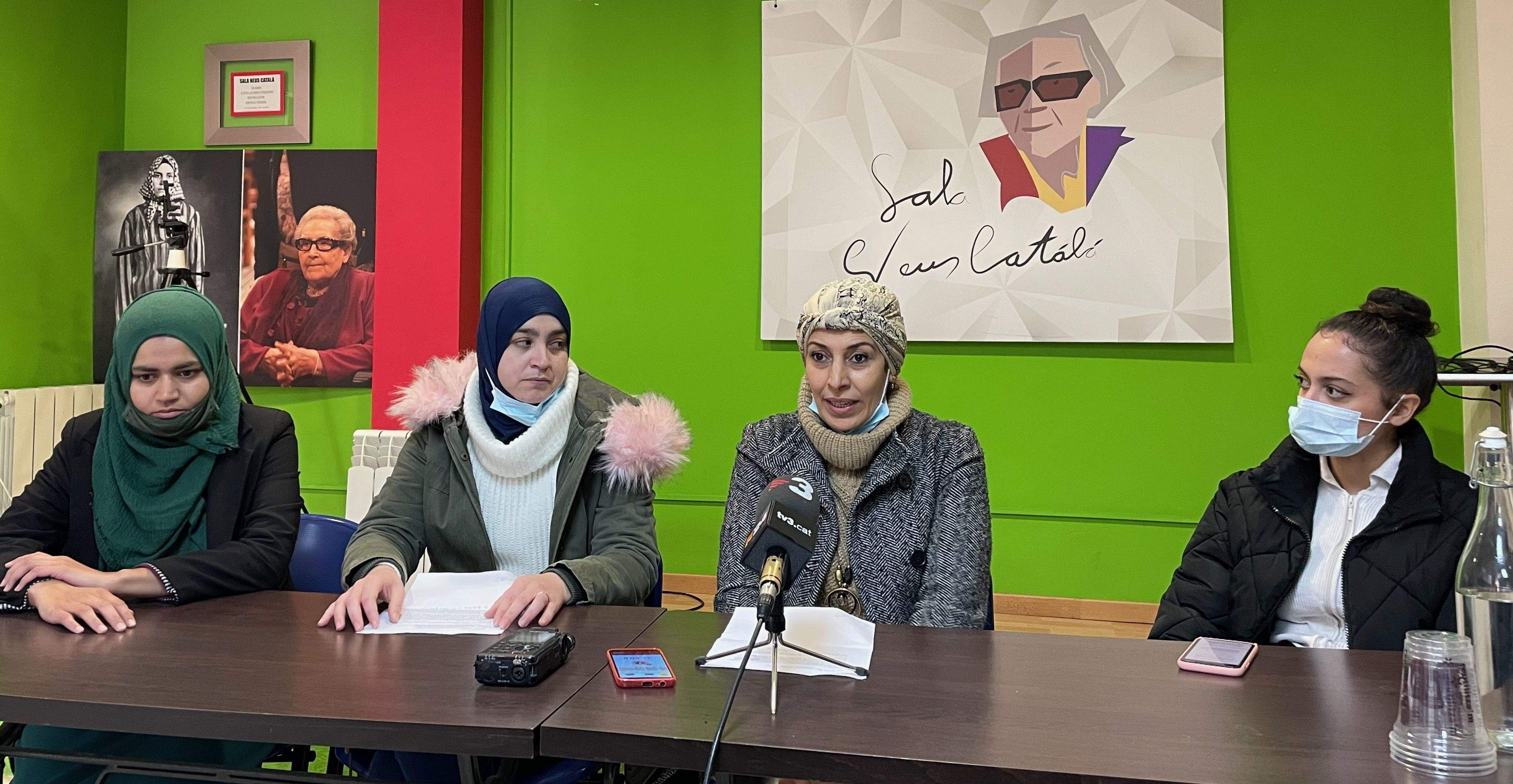 De dreta a esquerra, Siham Azaouyat, Siham Sedraoui, Mariam Binchiekh i Deeba Asghar Parveen. FOTO: NHS De dreta a esquerra, Siham Azaouyat, Siham Sedraoui, Mariam Binchiekh i Deeba Asghar Parveen. FOTO: NHS