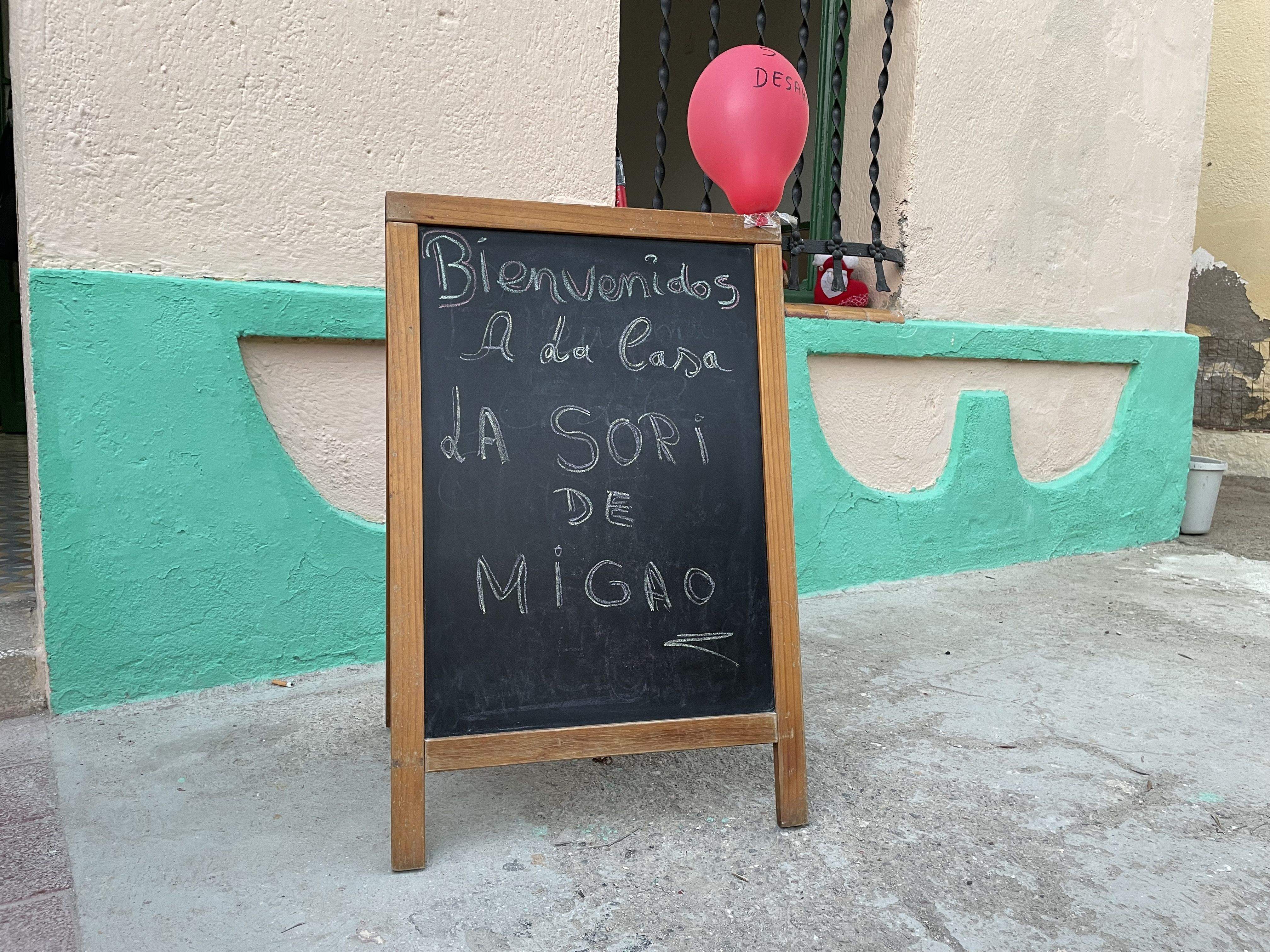 Cartell que indica el nom de l'immoble que ha ocupat la PAH de Rubí per establir la seva seu social. FOTO: Arnau M.