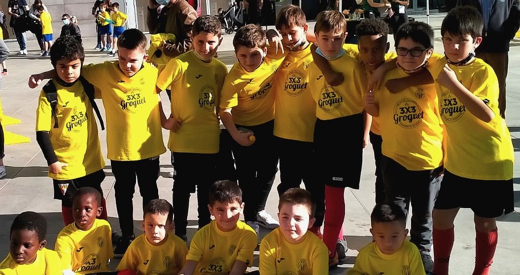 Els prebenjamins i benjamins de la UE Rubí han participat en uns partits de 3x3 'Groguet' que organitza el Vila-real CF. FOTO: UE Rubí Els prebenjamins i benjamins de la UE Rubí han participat en uns partits de 3x3 'Groguet' que organitza el Vila-real CF. FOTO: UE Rubí