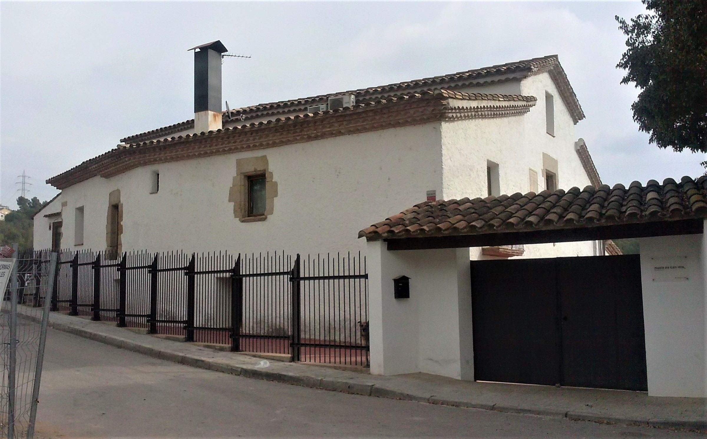 Vista de la masia de can Mir en el 2015. FOTO: Jordi Vilalta