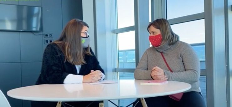 La Concepción en el moment que li comuniquen que se li ha cancel·lat el deute. FOTO: Repara tu Deuda