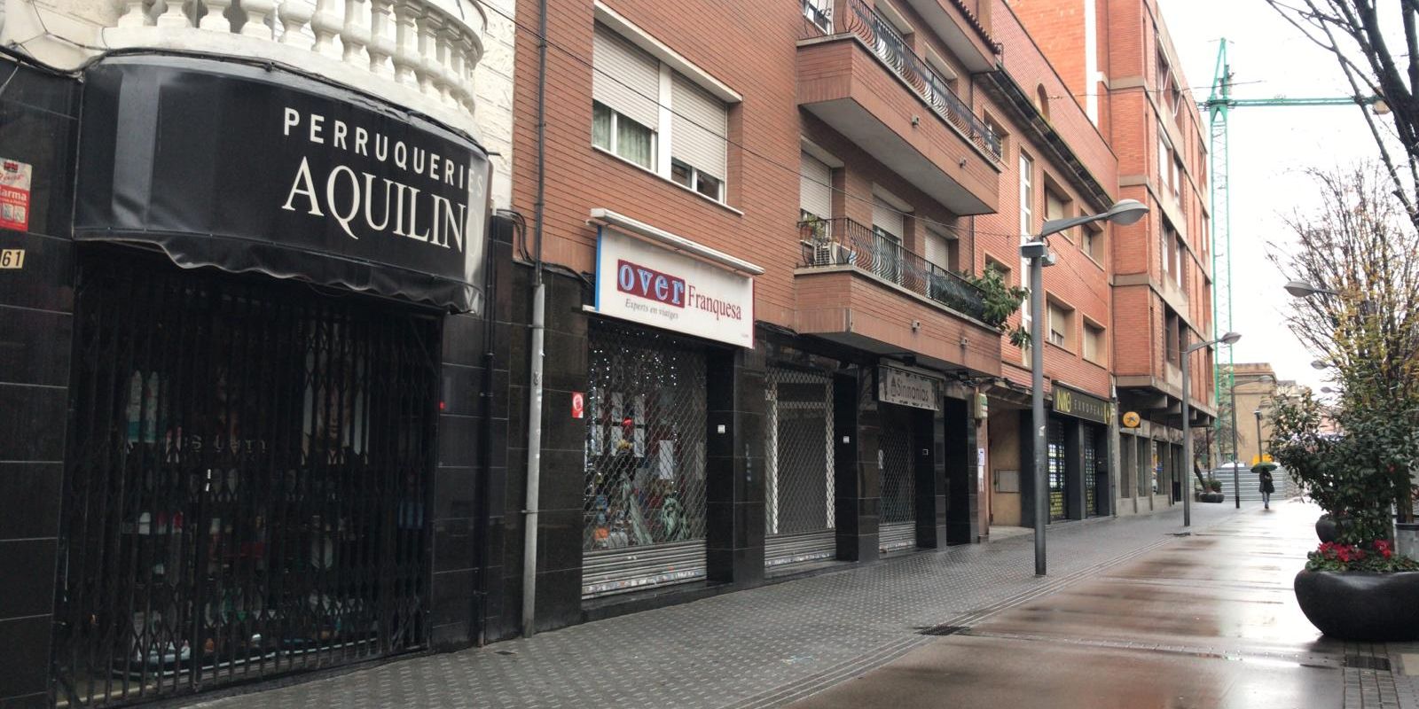 Comerços no essencials tancats a l'inici de les rebaixes de 2021 per restriccions del Procicat. FOTO Andrea Martínez 