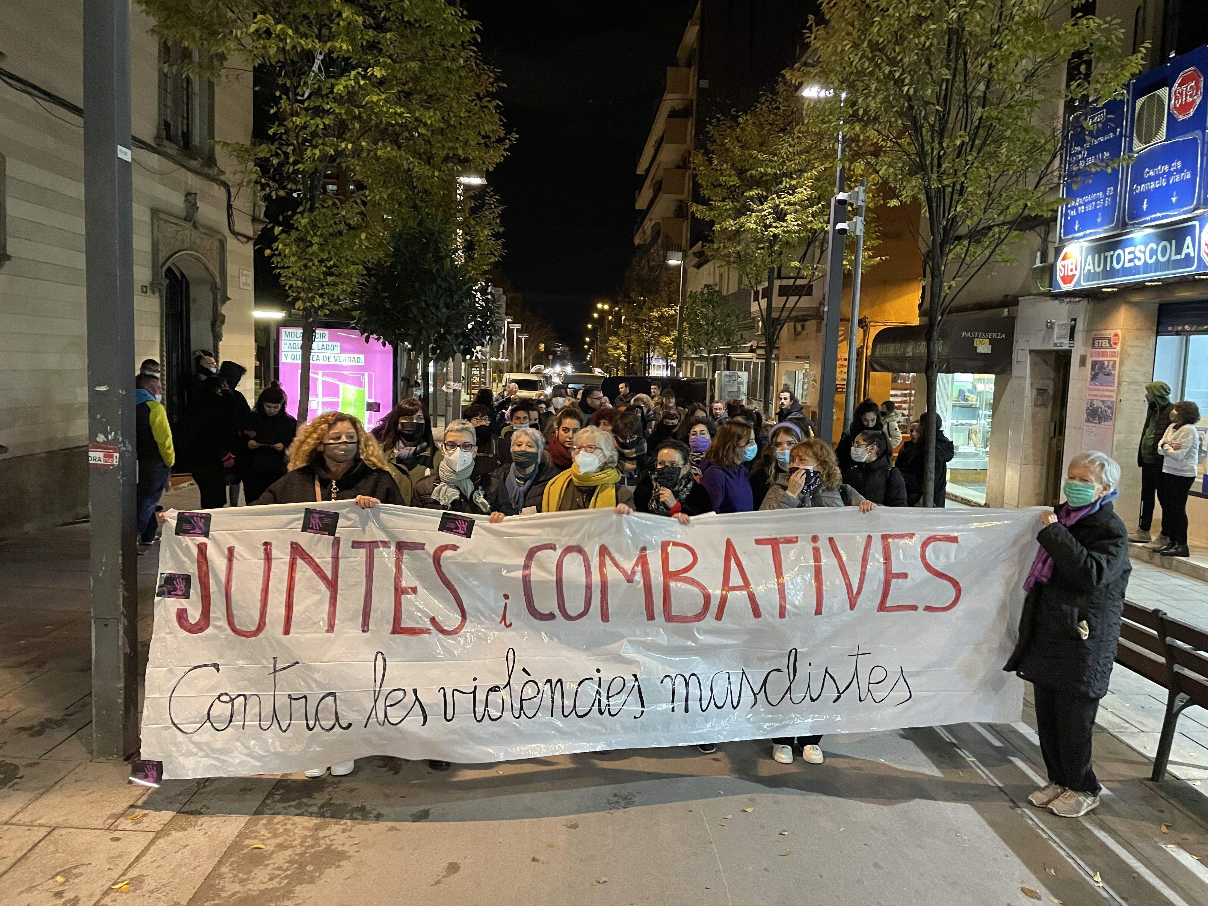 Manifestació a Rubí contra la violència masclista el 28-N. FOTO: Arnau Martínez