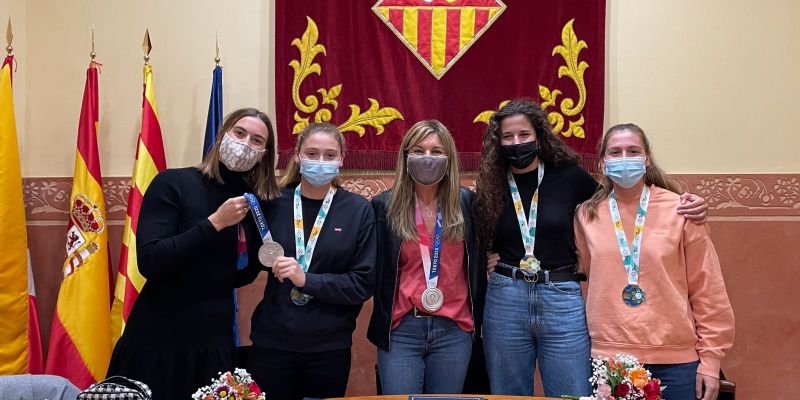 La ciutat fa un reconeixement a quatre waterpolistes rubinenques olímpiques i campiones del món. FOTO: NHS