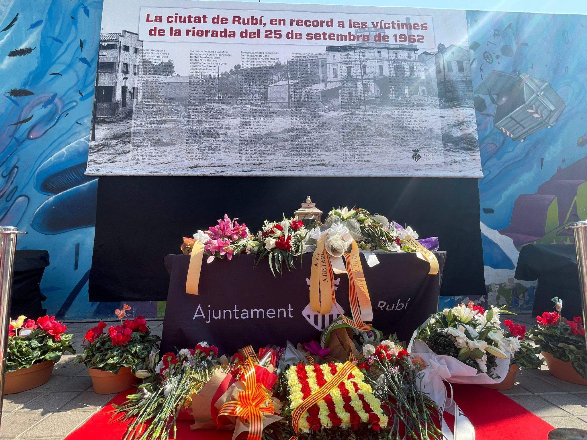 Rubí recorda les víctimes de la rierada de 1962 a la plaça del 25 de setembre. FOTO  AMM