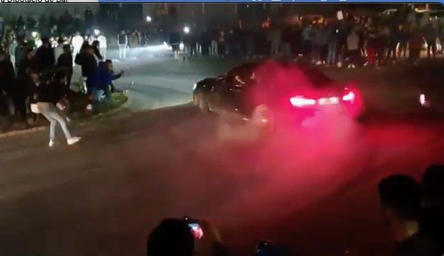 Carreres de cotxes il·legals als polígons de Rubí. FOTO: Extreta dels vídeos públics penjats a xarxes 