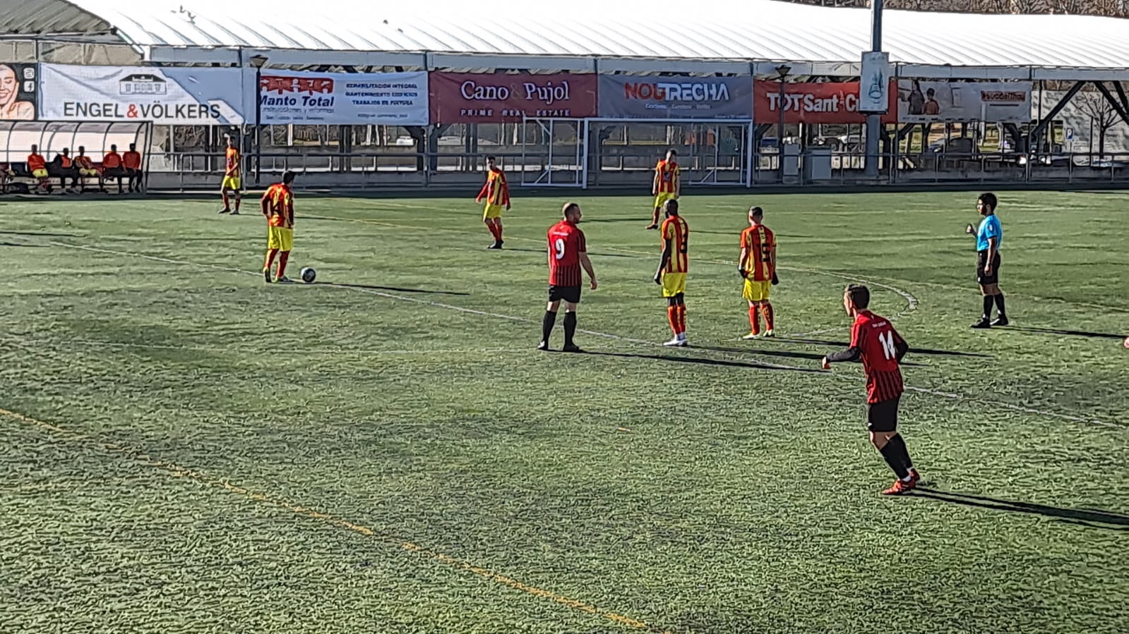 El Veinti es va enfrontar al Sant Cugat B al camp del municipi veí. FOTO: Cedida