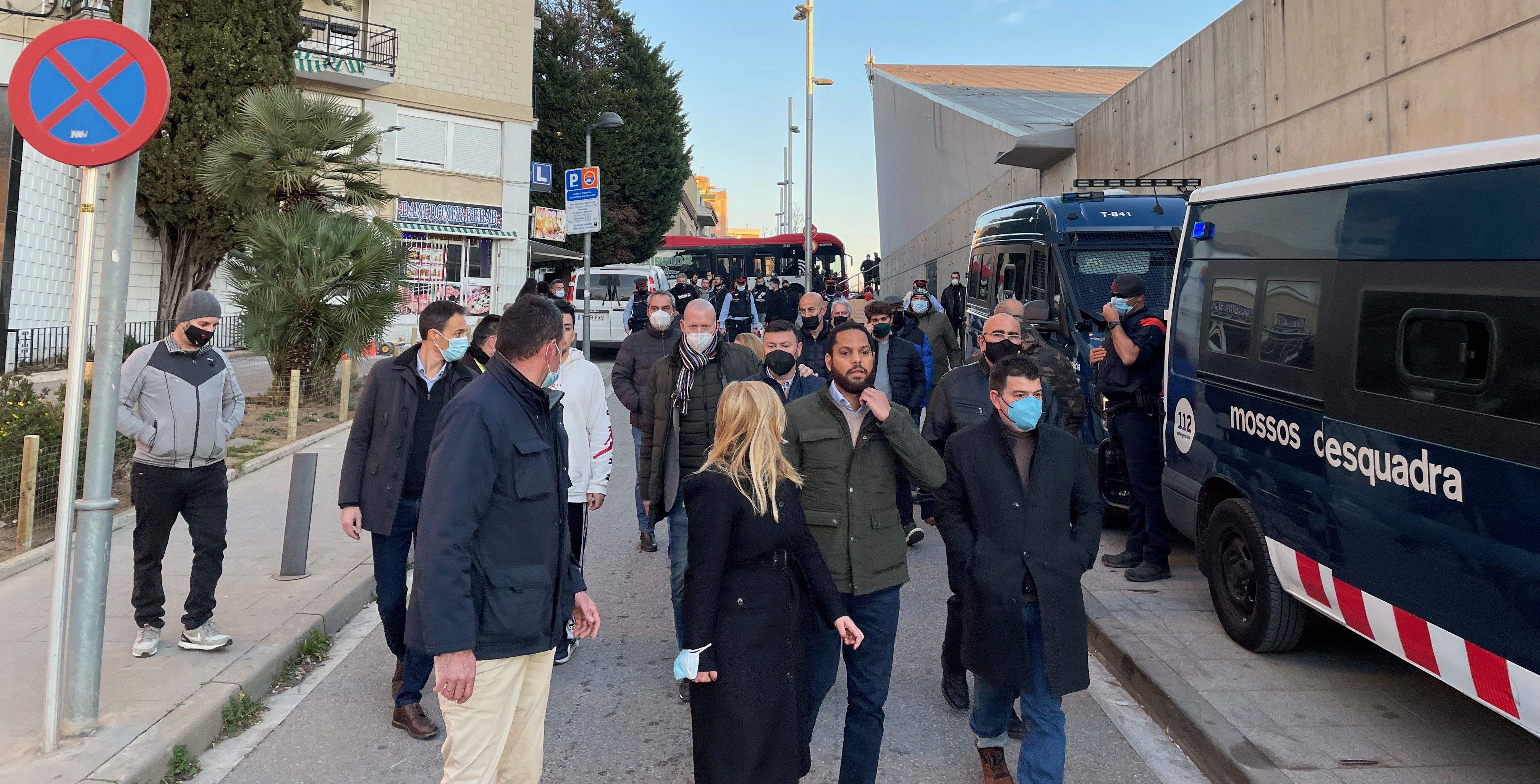 Ignacio Garriga, president de VOX al Parlament de Catalunya, ha visitat Rubí per parlar sobre seguretat. FOTO: NHS