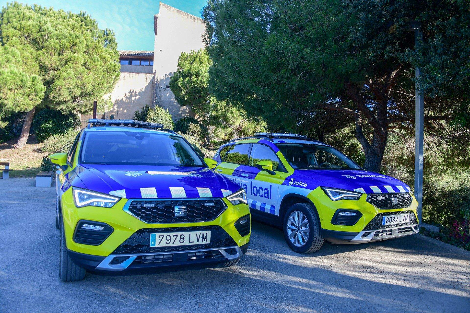 Els Seat Ateca de la Policia local al Castell de Rubí. FOTO: Ajuntament-Localpres