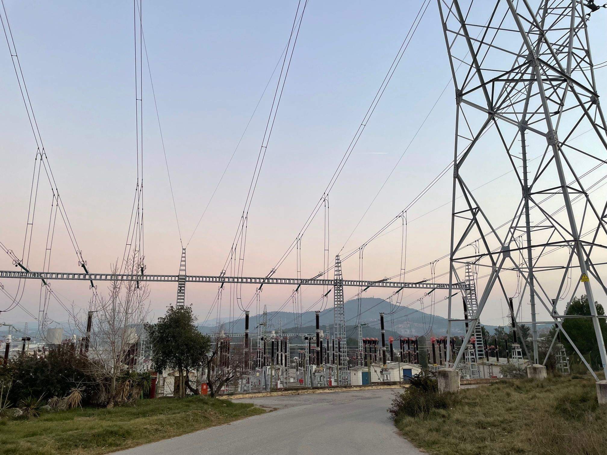Línies d'alta tensió a la subestació elèctrica de Can Balasc. FOTO: NHS Línies d'alta tensió a la subestació elèctrica de Can Balasc. FOTO: NHS