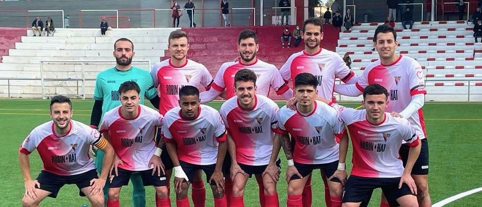 Onze inicial de la UE Rubí en el partit disputat a casa contra la UE Vic, que va acabar amb la derrota dels locals per 0 a 1. FOTO: Cedida