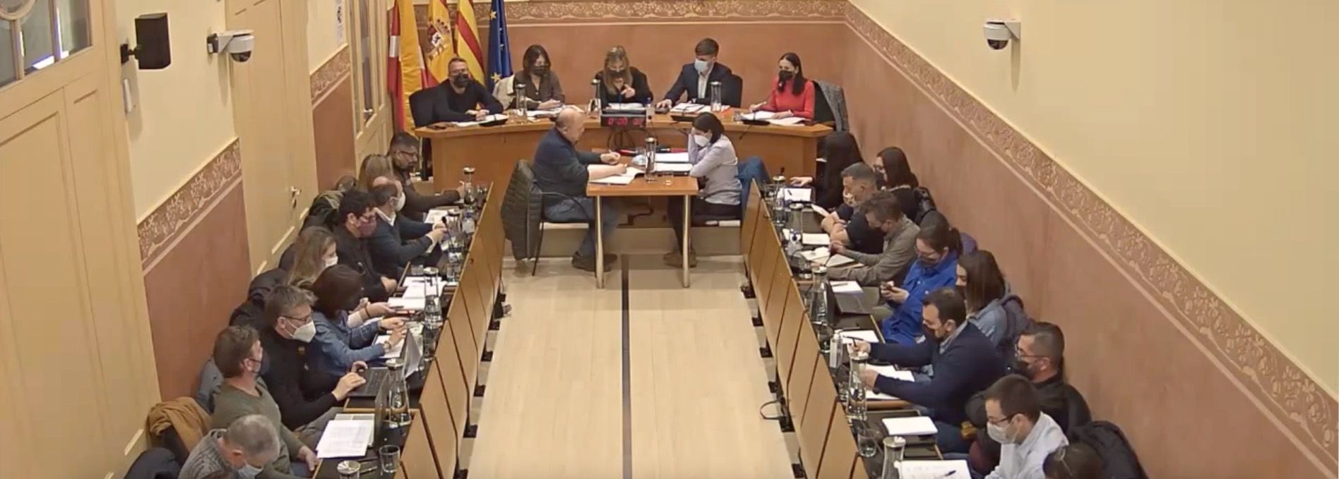 El ple municipal del mes de febrer ha tornat a ser presencial per a membres del govern i regidors