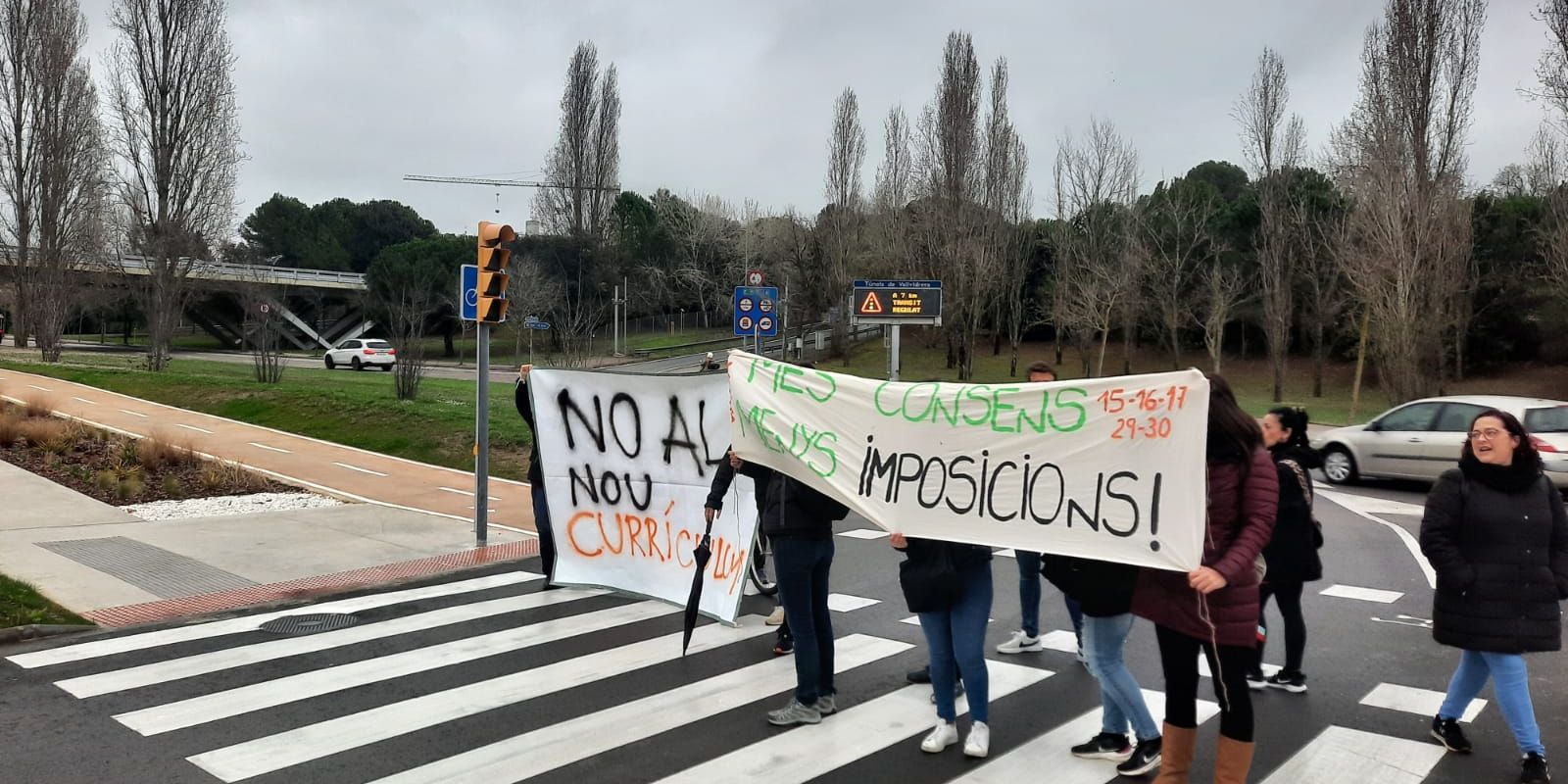 Concentració dimarts 15 de març, primer dia de la vaga d'ensenyament, a Sant Cugat. FOTO: B. Bella