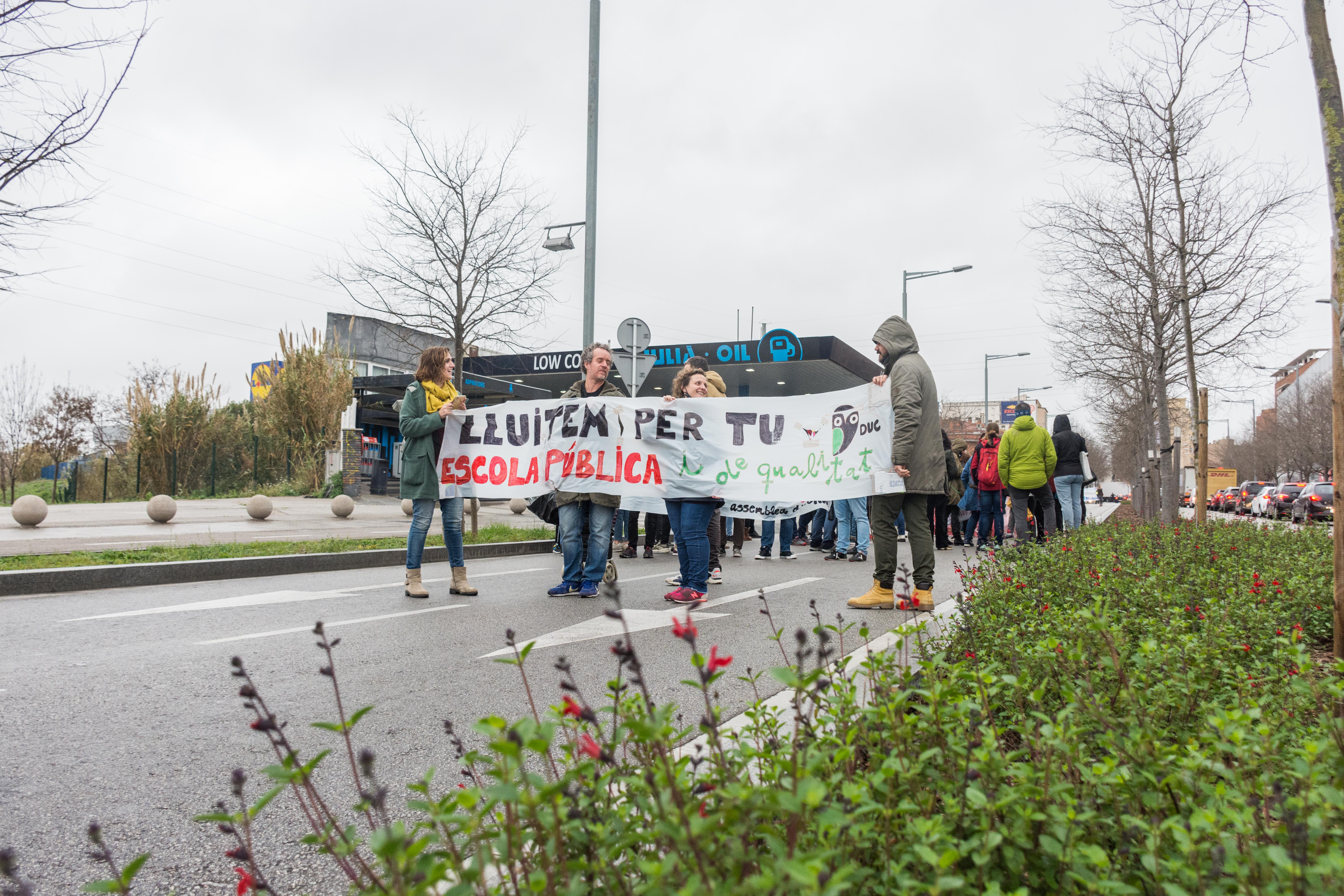 Vaga de professors i tall de trànsit a la carretera de Rubí. FOTO: Carmelo Jiménez