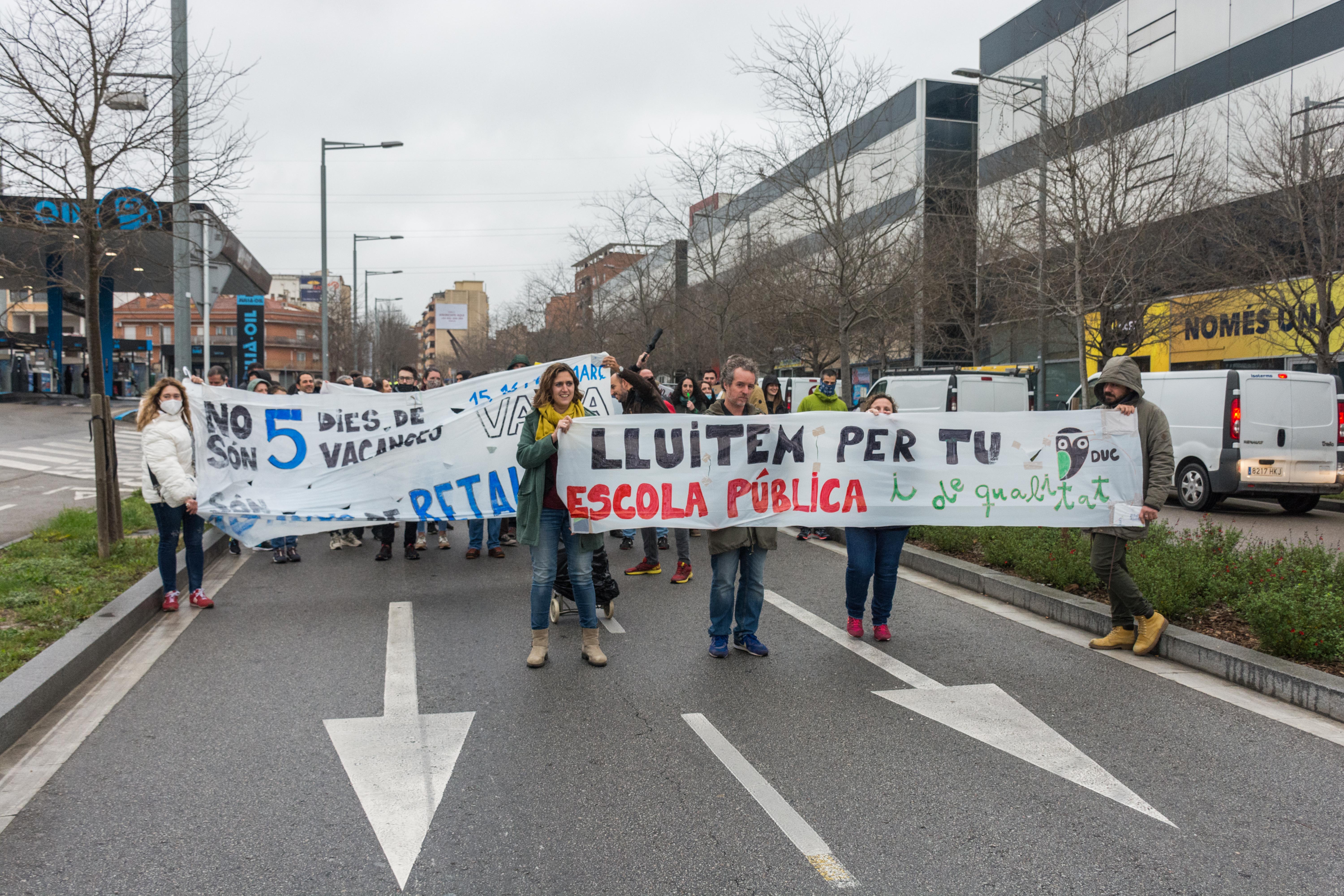 Vaga de professors i tall de trànsit a la carretera de Rubí. FOTO: Carmelo Jiménez