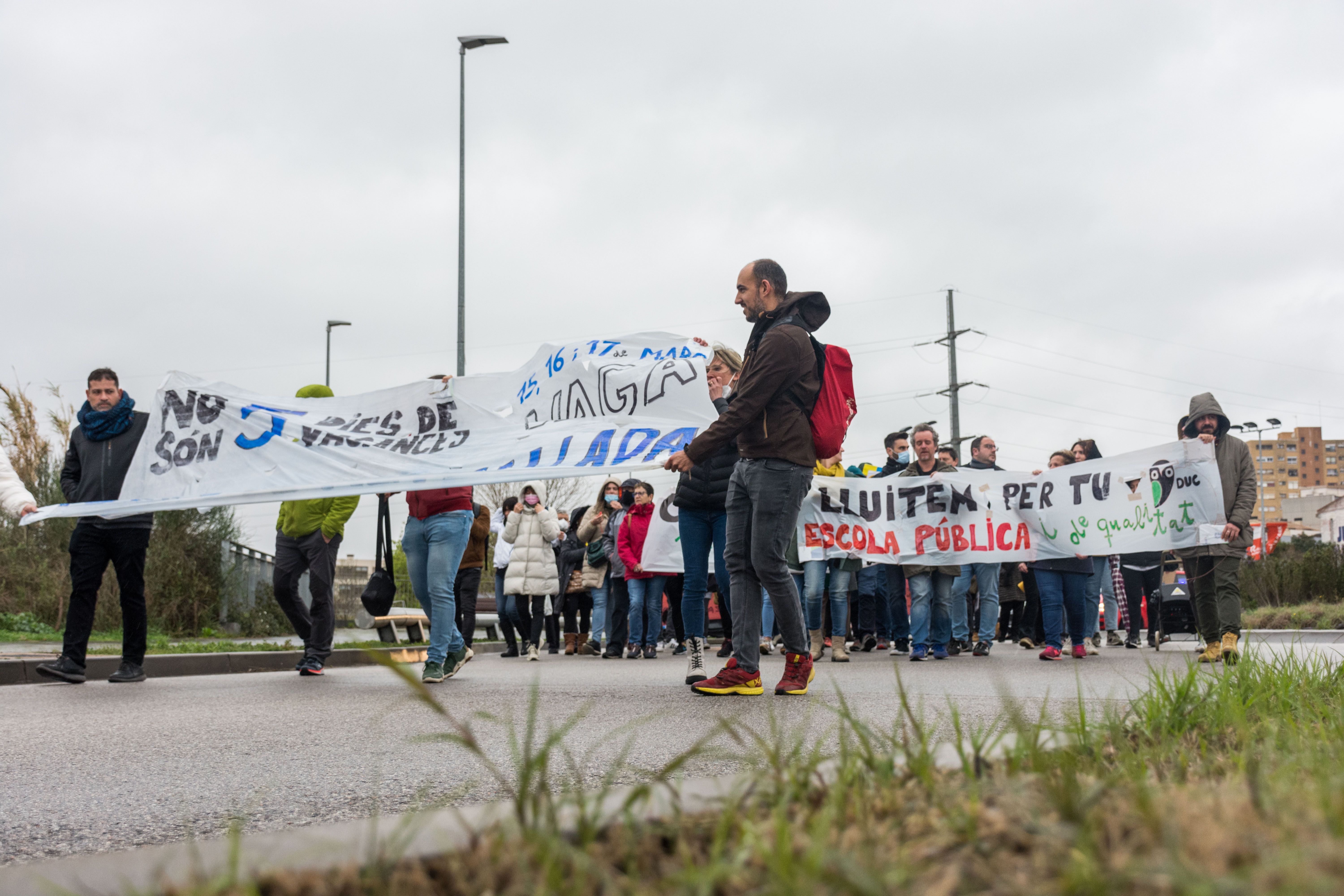 Vaga de professors i tall de trànsit a la carretera de Rubí. FOTO: Carmelo Jiménez