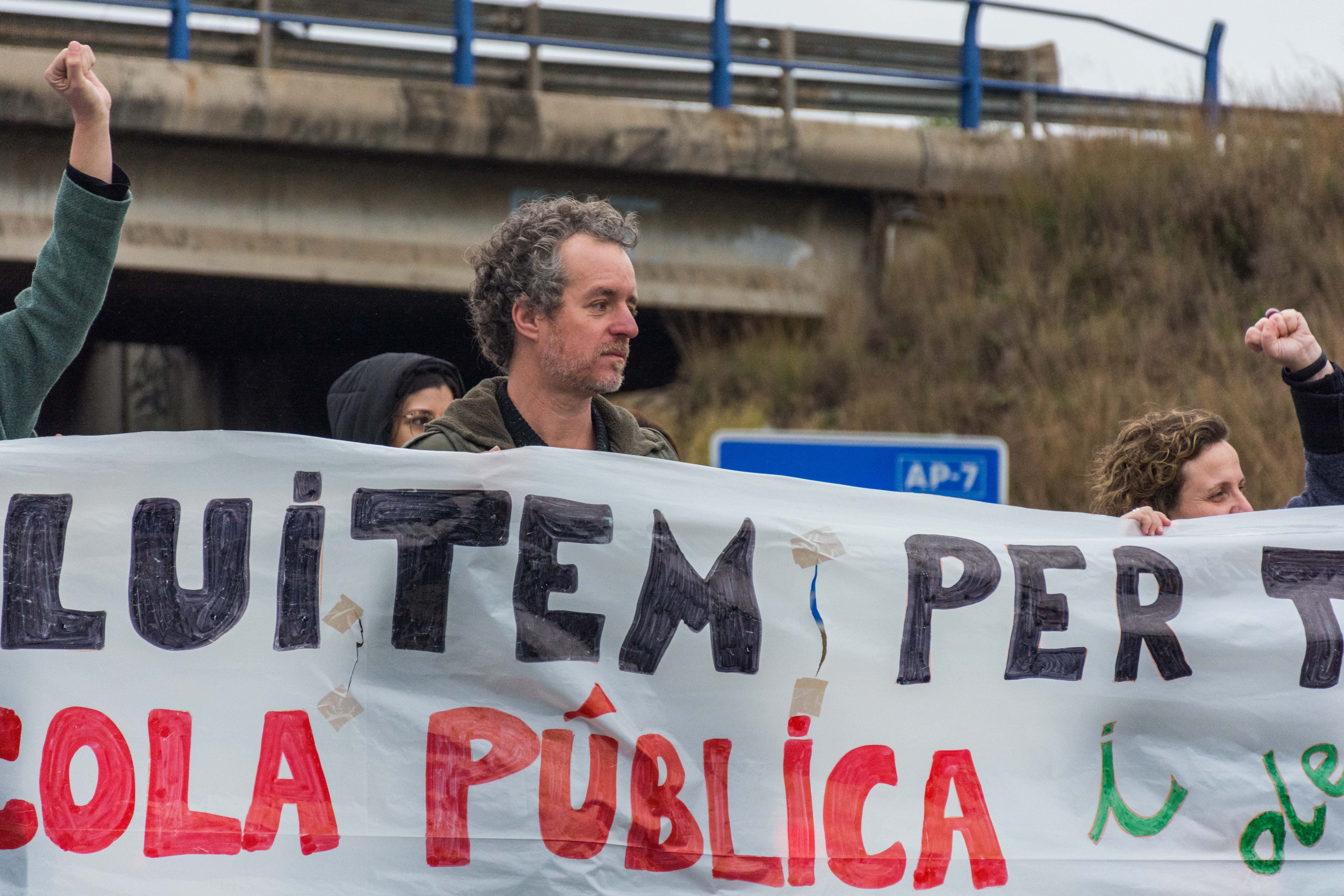 Vaga de professors i tall de trànsit a la carretera de Rubí. FOTO: Carmelo Jiménez