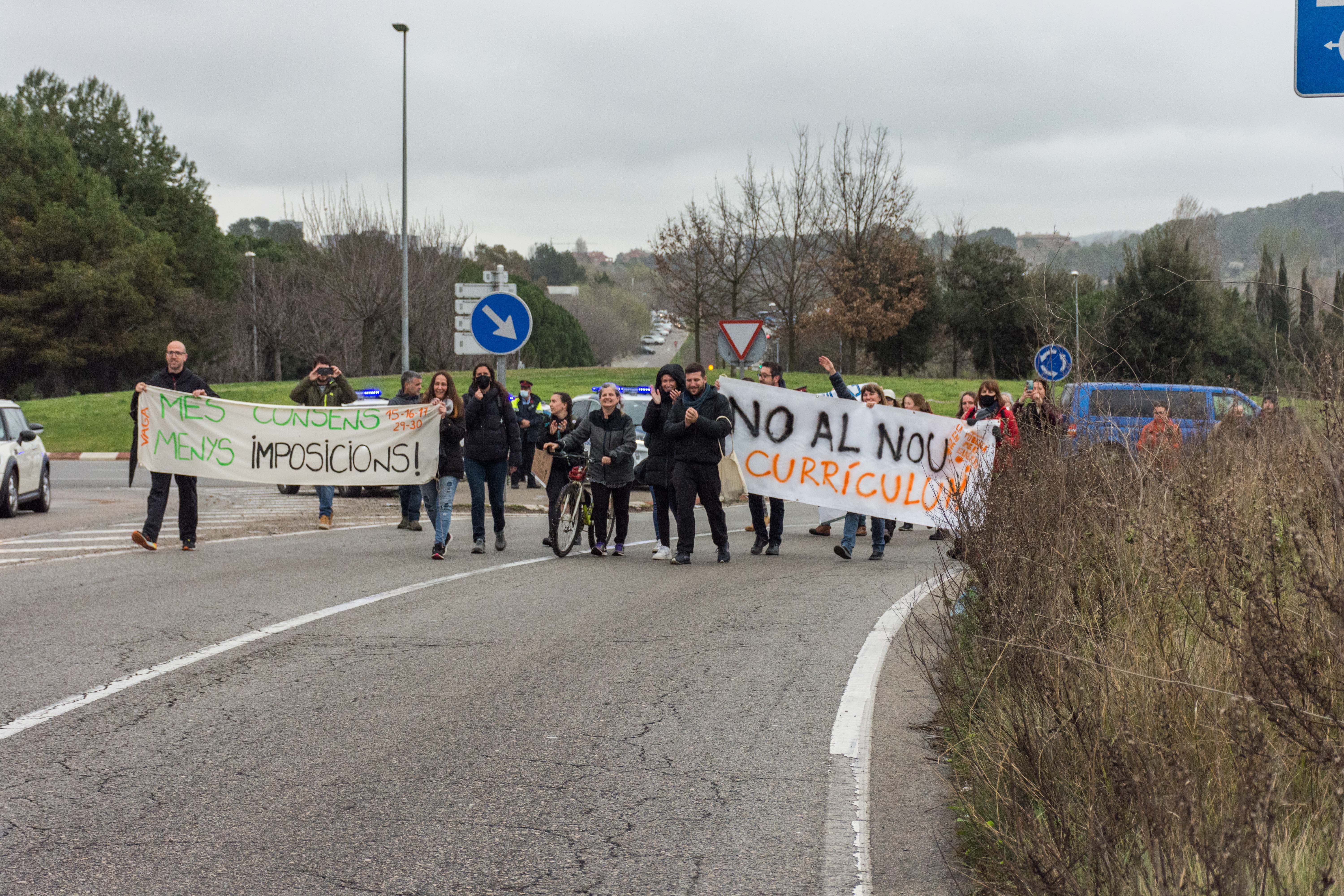 Vaga de professors i tall de trànsit a la carretera de Rubí. FOTO: Carmelo Jiménez