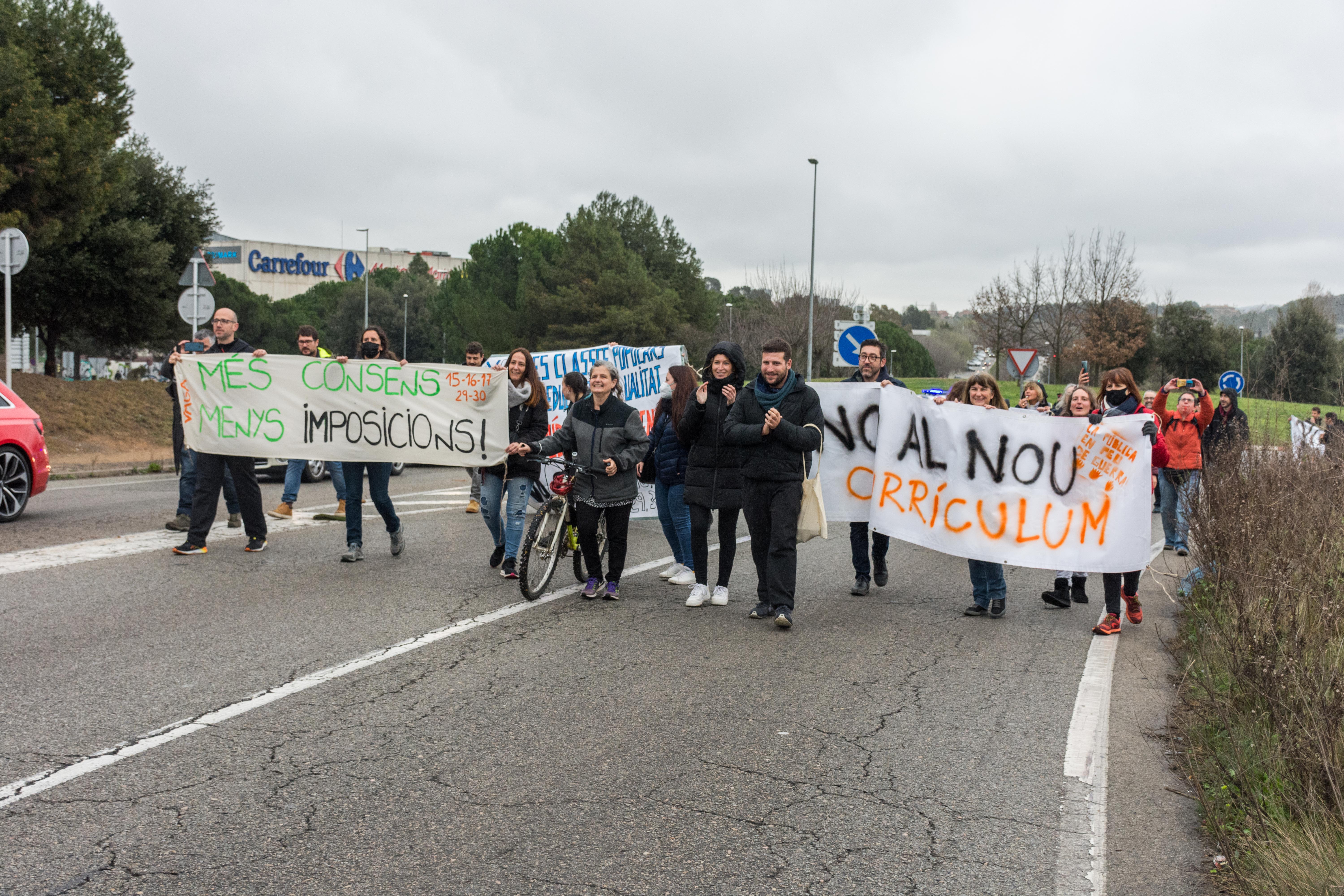 Vaga de professors i tall de trànsit a la carretera de Rubí. FOTO: Carmelo Jiménez