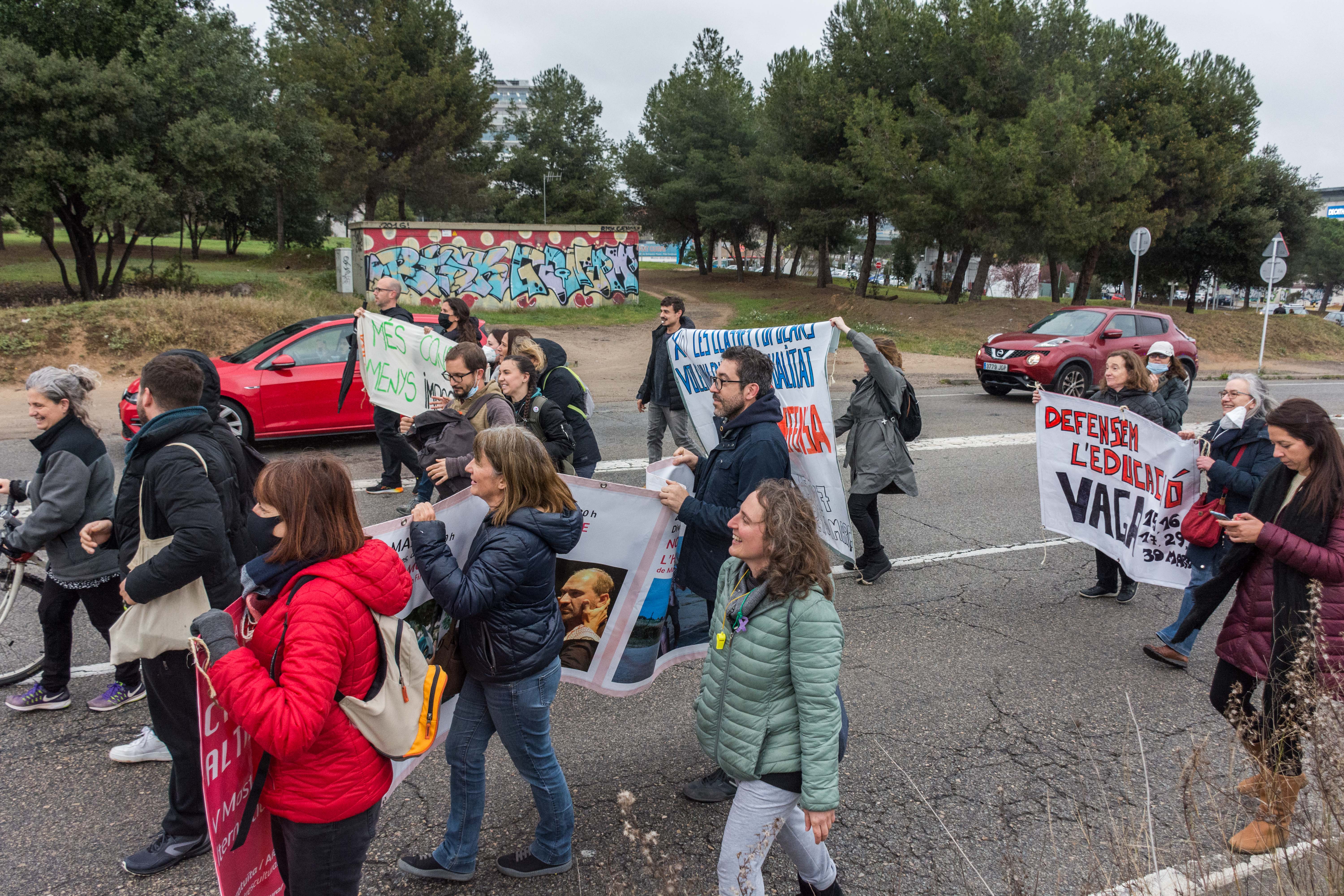 Vaga de professors i tall de trànsit a la carretera de Rubí. FOTO: Carmelo Jiménez