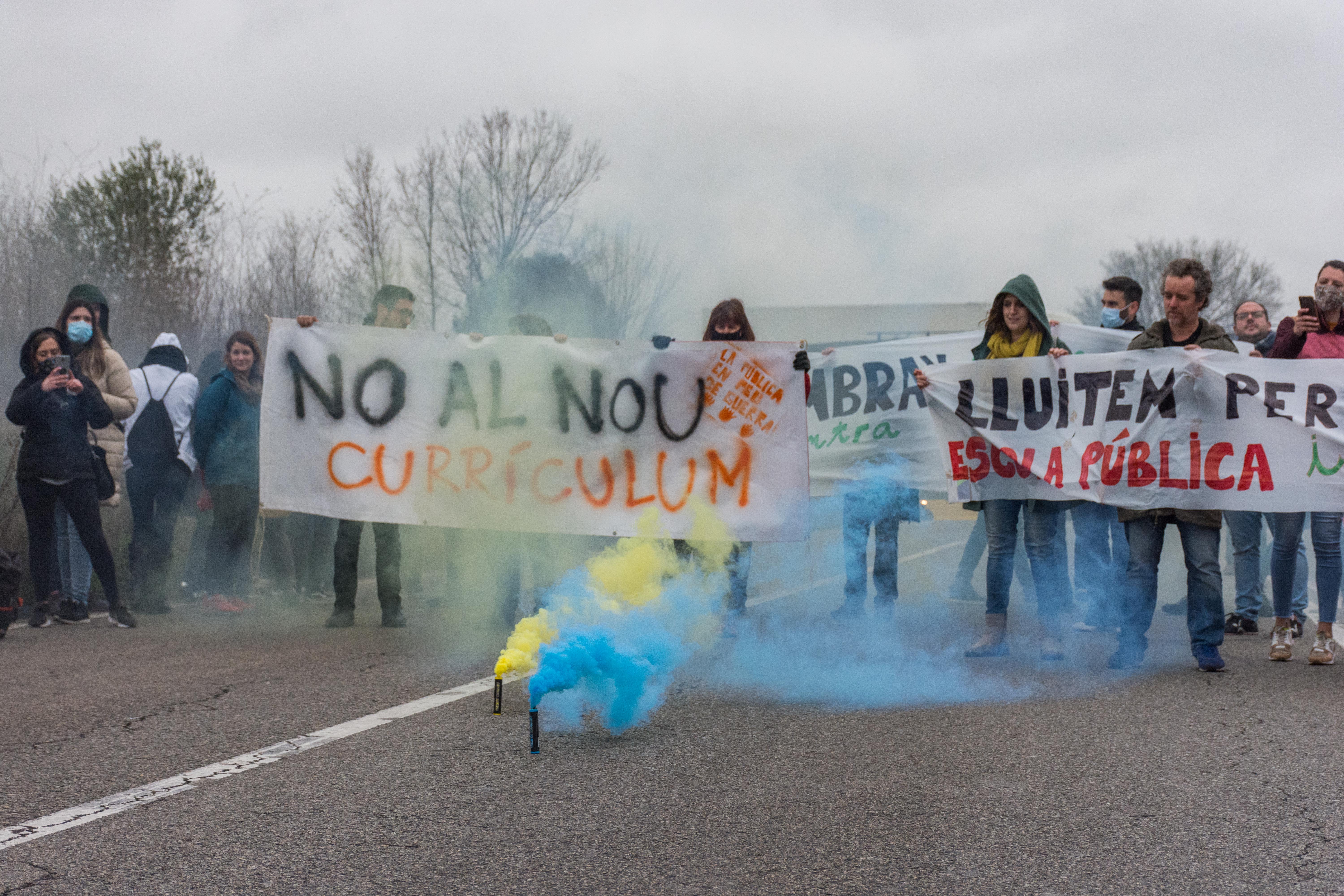 Vaga de professors i tall de trànsit a la carretera de Rubí. FOTO: Carmelo Jiménez