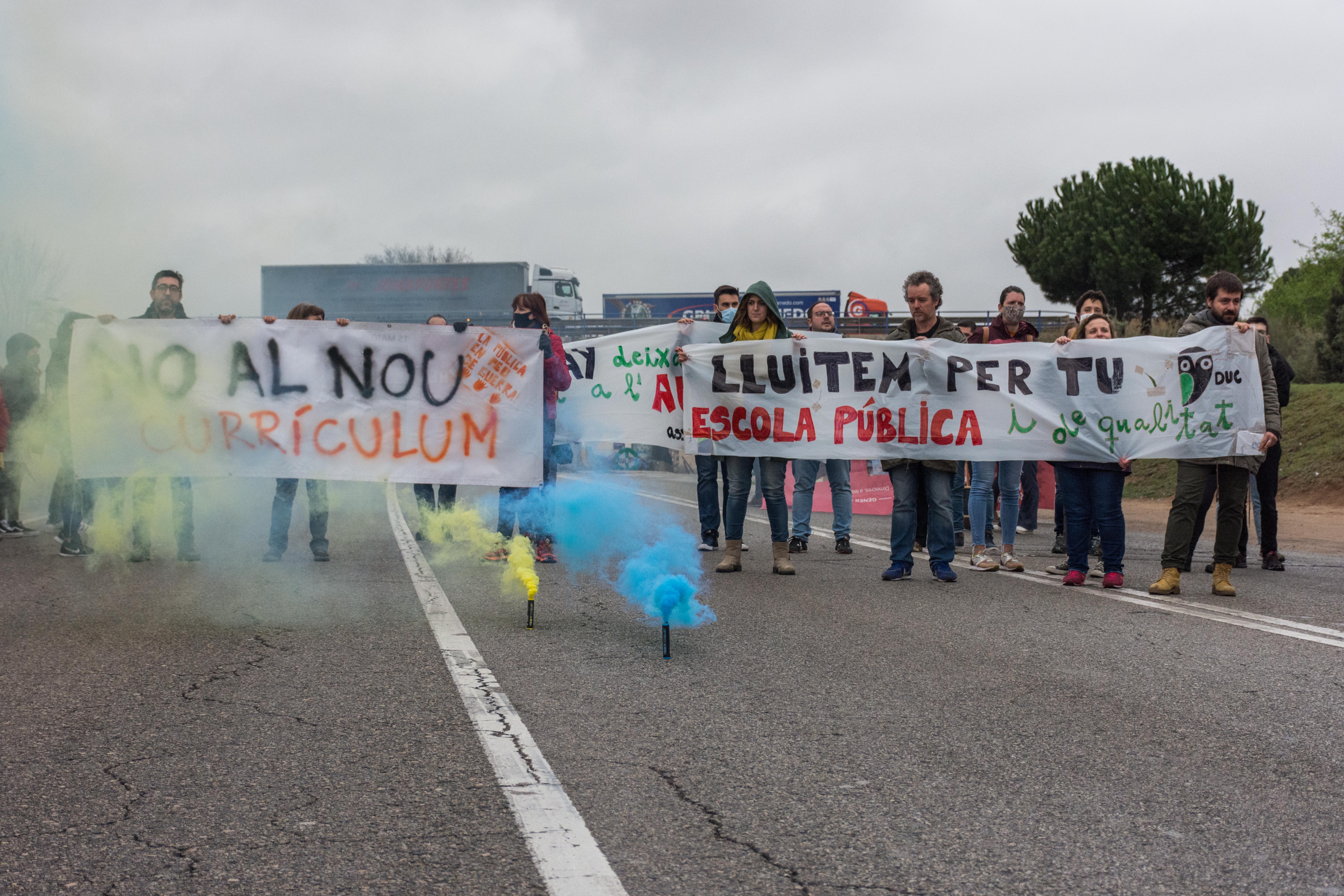  Vaga de professors i tall de trànsit a la carretera de Rubí. FOTO: Carmelo Jiménez