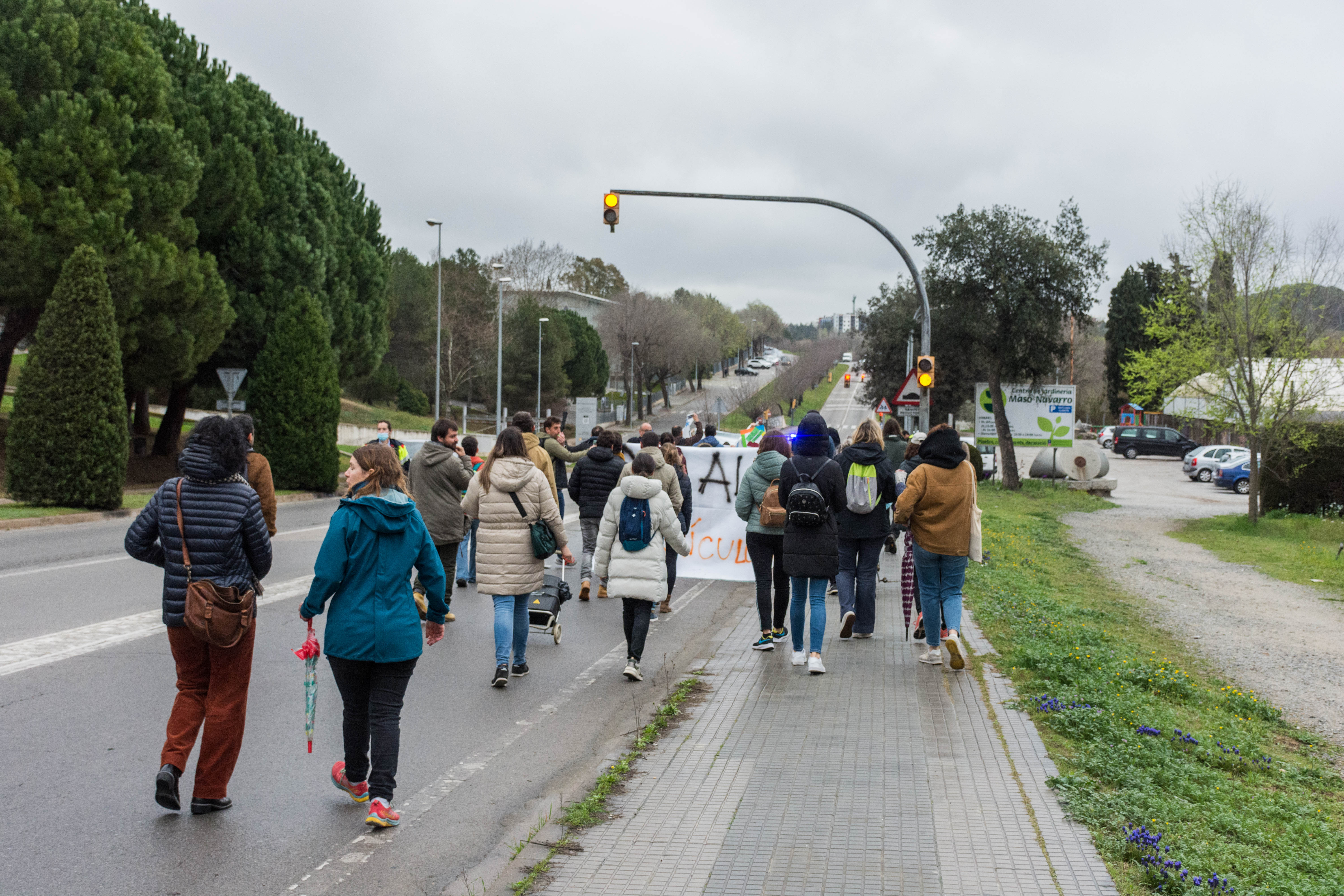 Vaga de professors i tall de trànsit a la carretera de Rubí. FOTO: Carmelo Jiménez