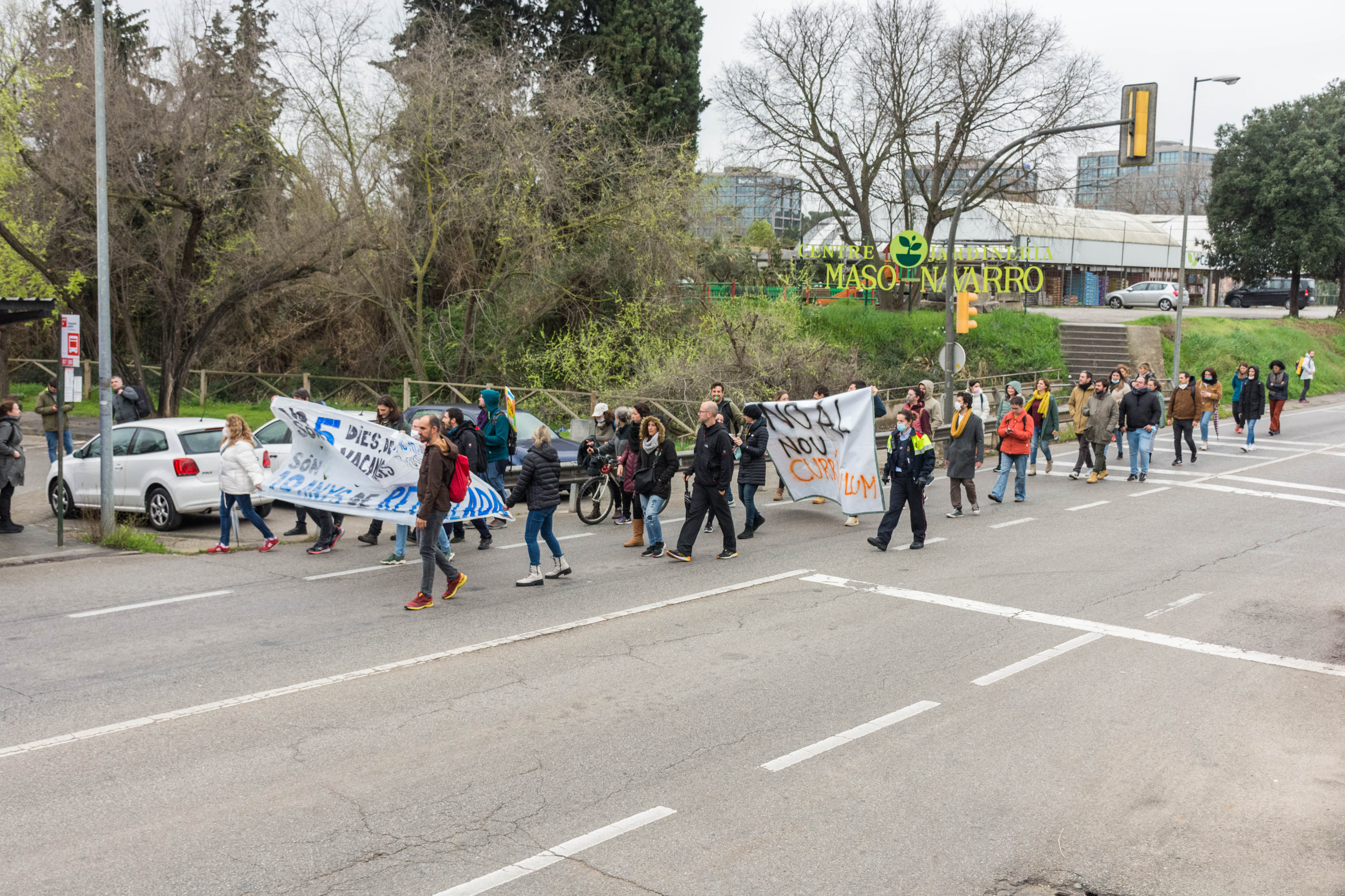  Vaga de professors i tall de trànsit a la carretera de Rubí. FOTO: Carmelo Jiménez