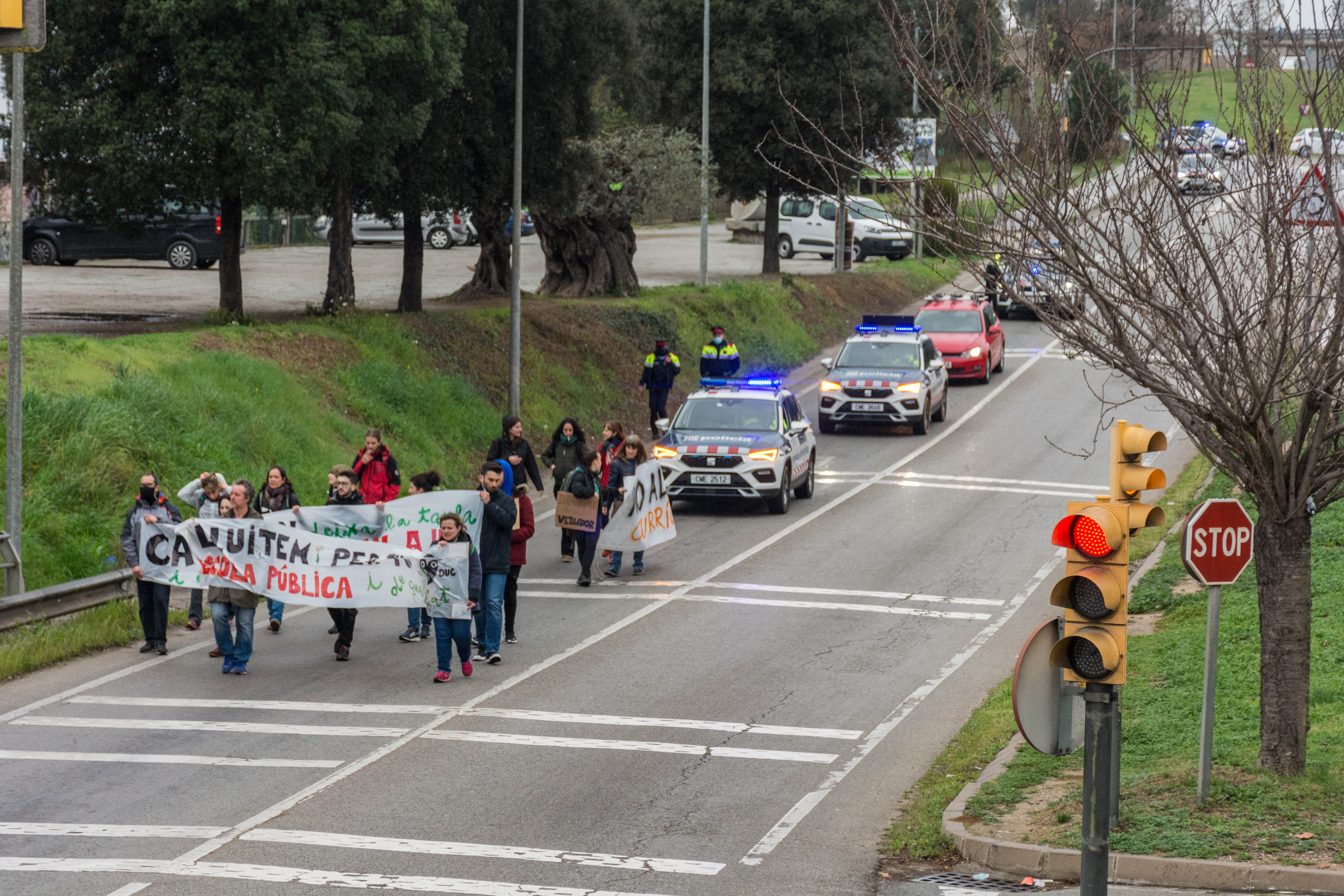 Vaga de professors i tall de trànsit a la carretera de Rubí. FOTO: Carmelo Jiménez