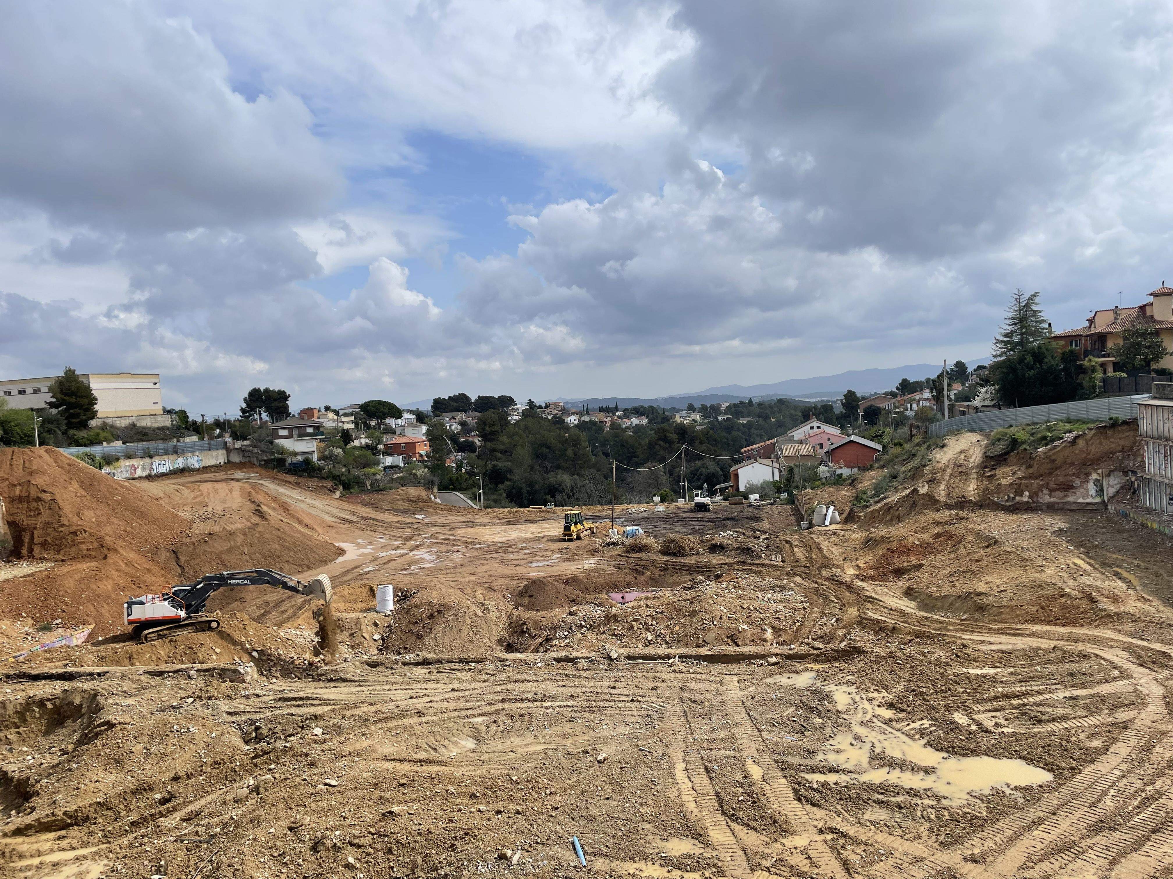 Enderrocament de les antigues piscines de Castellnou. FOTO: NHS