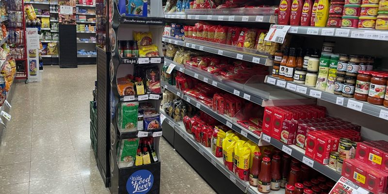 La Contxita està notant la falta de productes bàsics com l'oli, la pasta o els làctics. FOTO: NHS La Contxita està notant la falta de productes bàsics com l'oli, la pasta o els làctics. FOTO: NHS