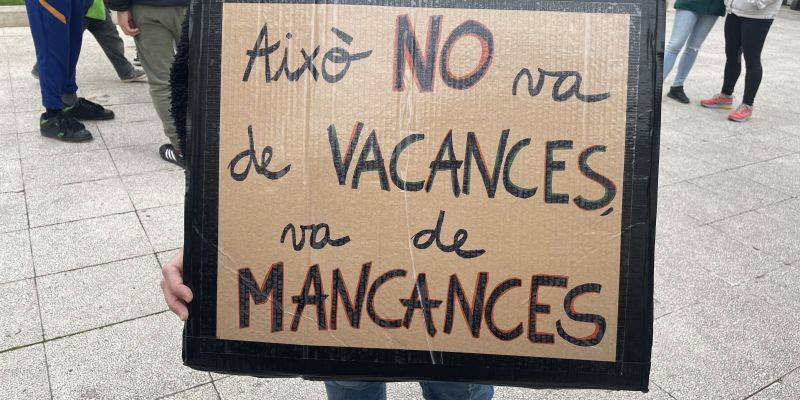 Un cartell a la concentració de professors de Rubí. FOTO: NHS