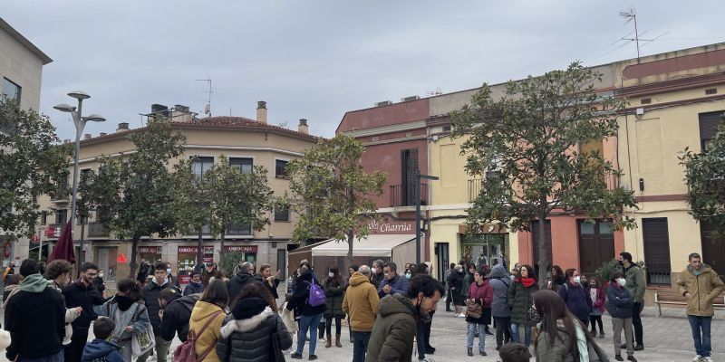 Concentració de mestres a la plaça Pere Aguilera. FOTO: NHS